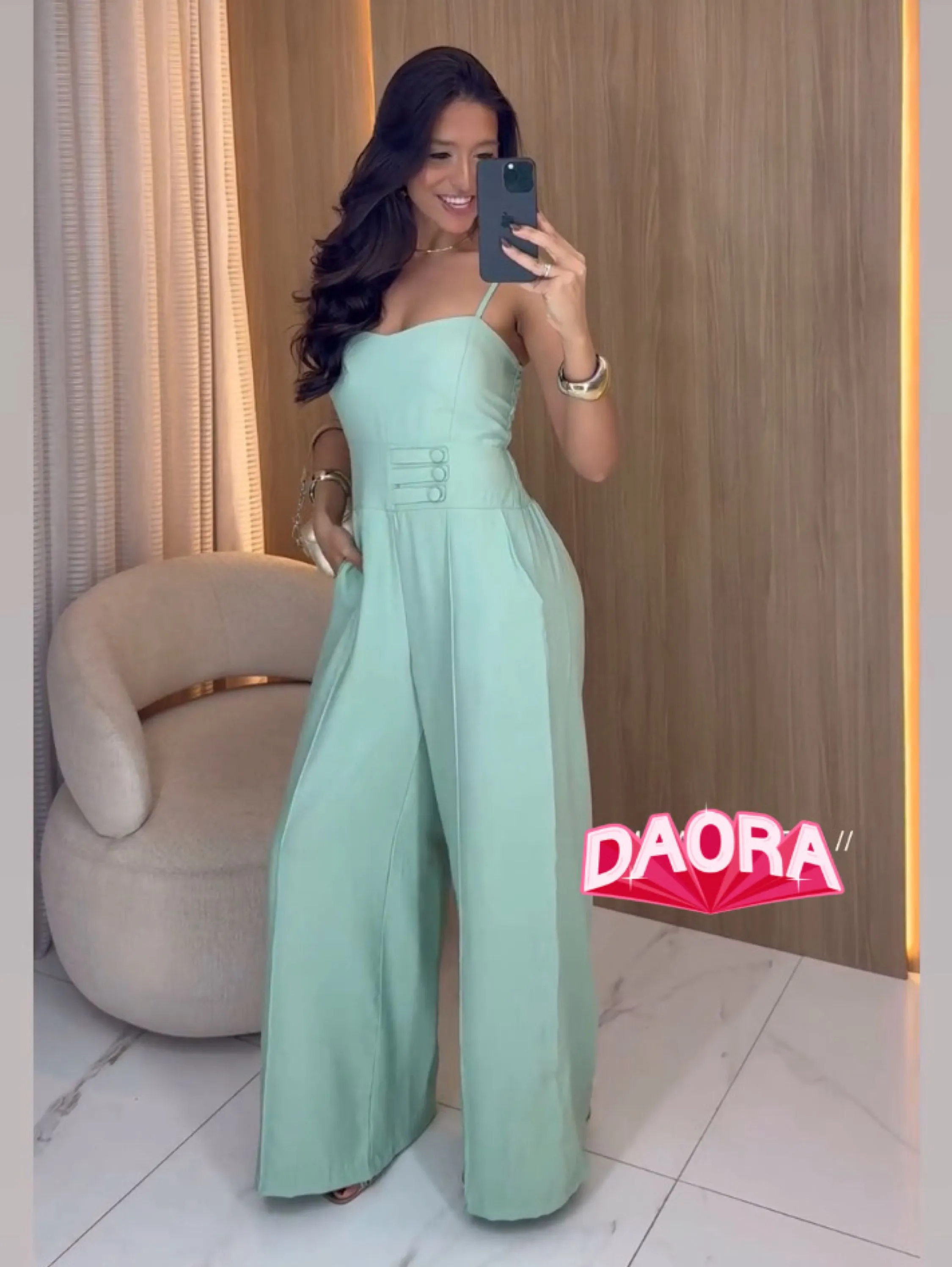 Macacão luz Pantalona com borjo,de alcinha