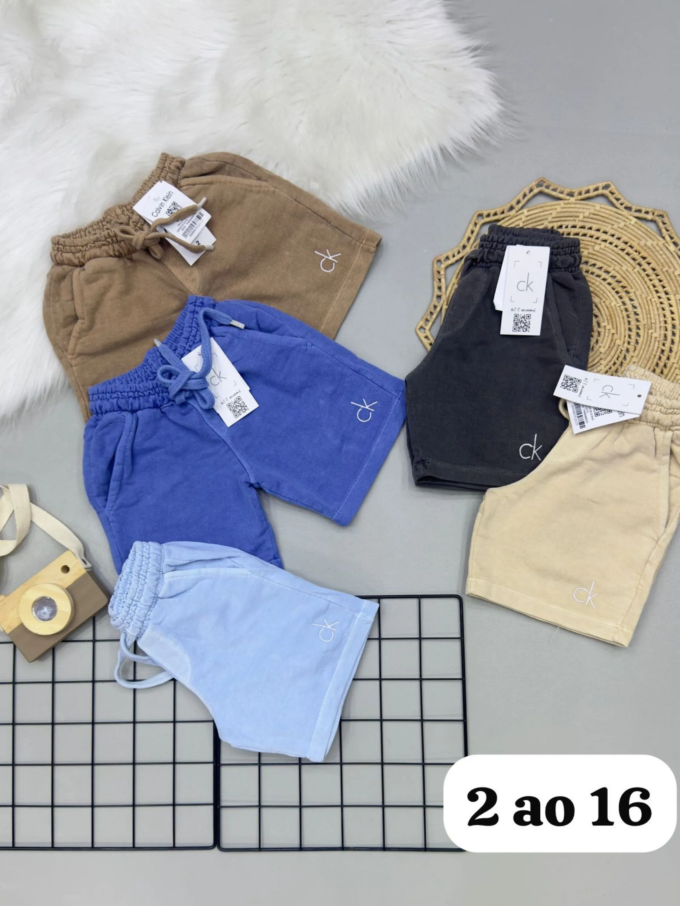 Bermuda Calvin Klein infantil /juvenil tecido estomado