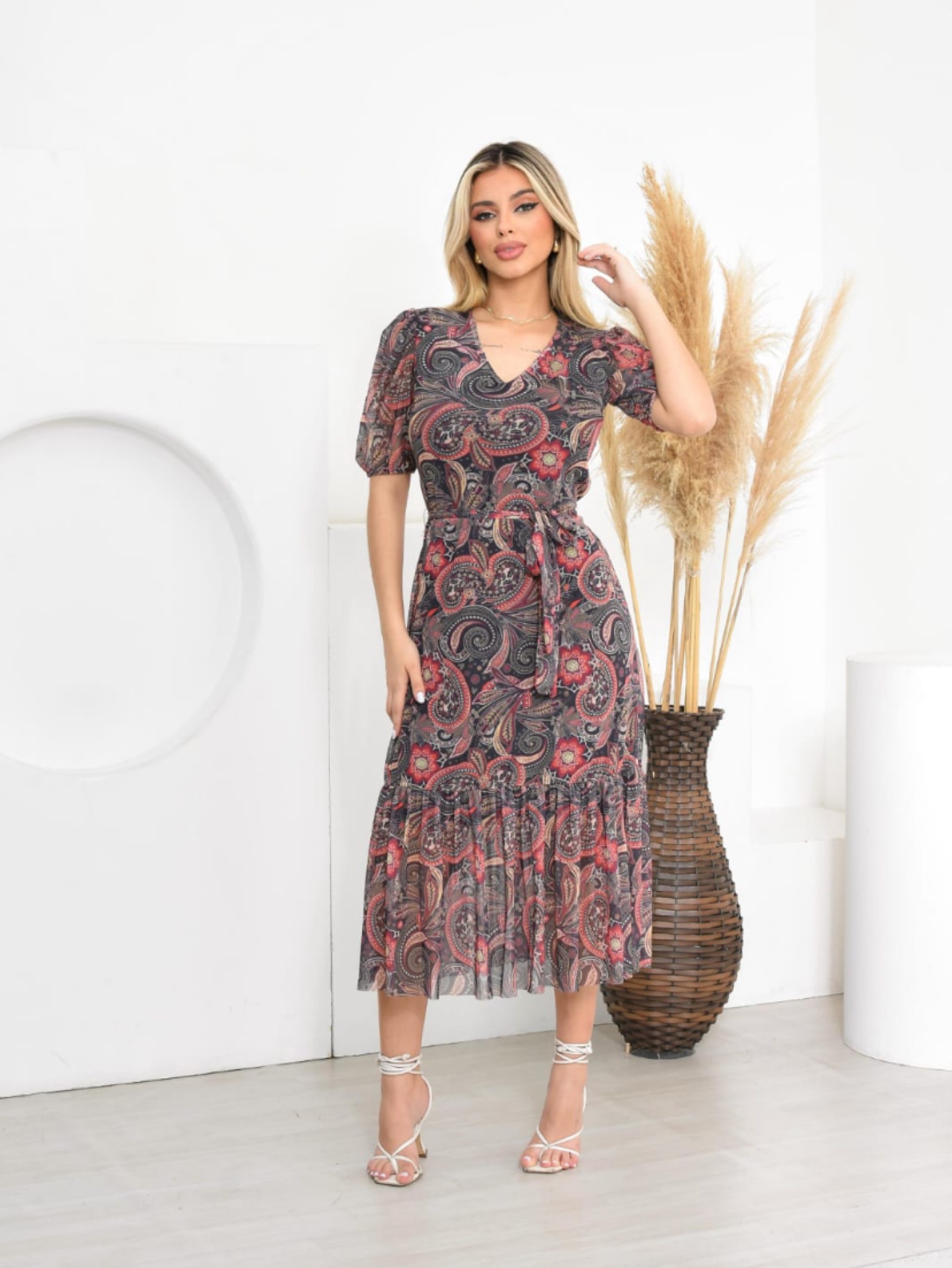 Vestido mídi em estampas variadas