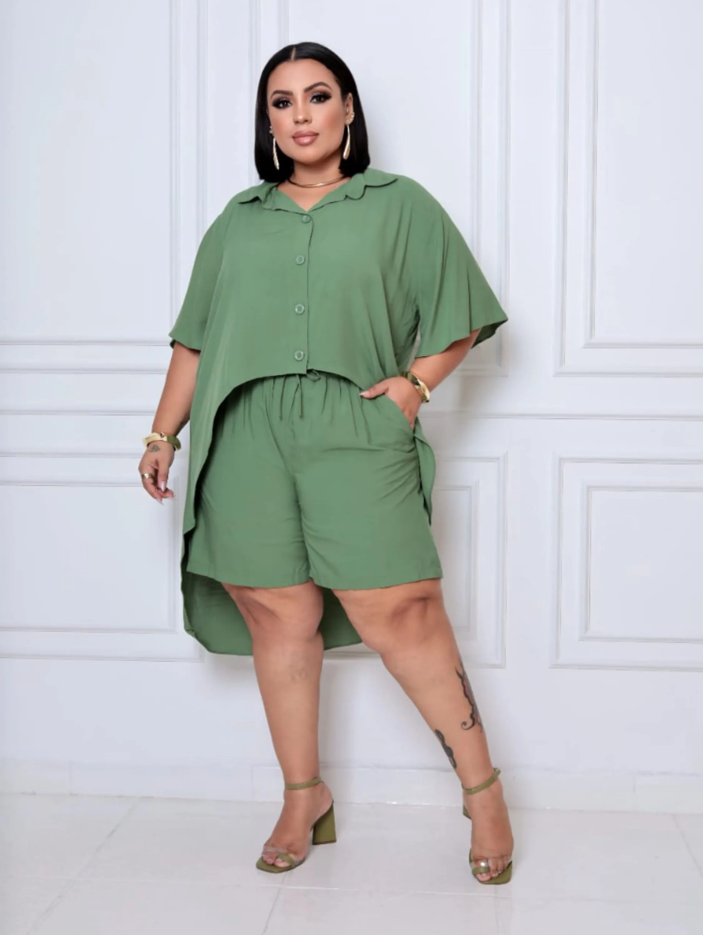 Conjunto shorts e camisa manga curta alongada