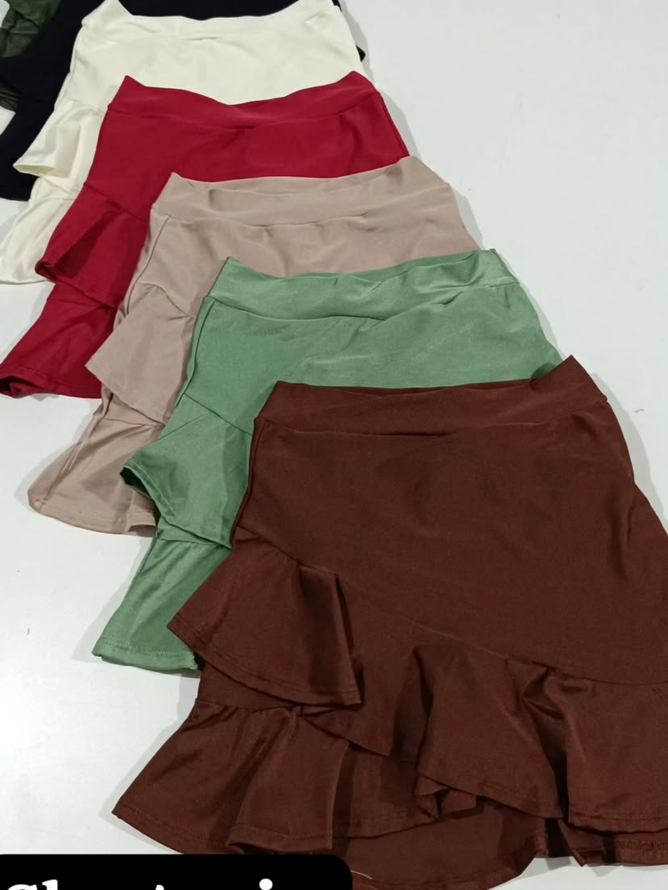 Shorts saia barra babado