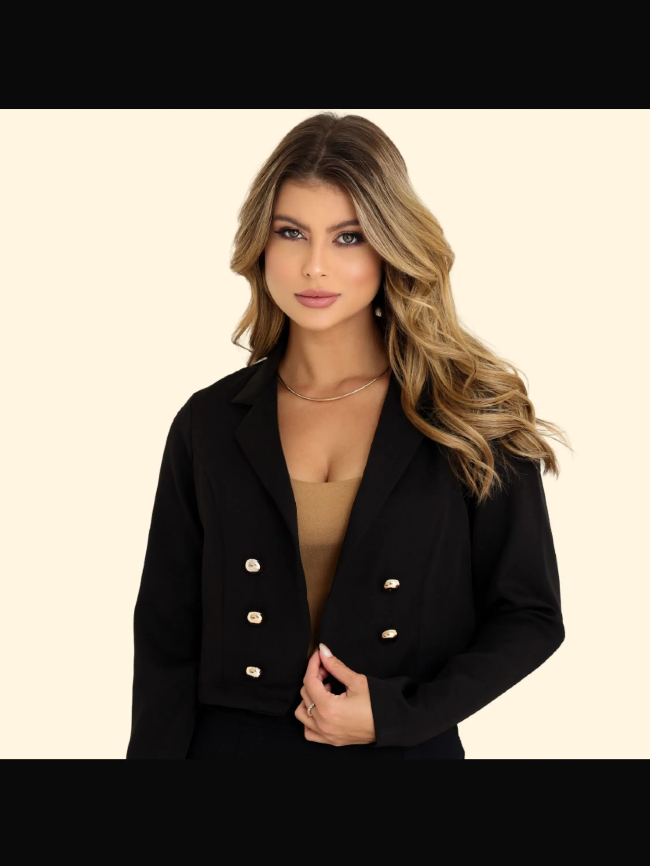Blazer curto com botões dourado tecido alfaiataria
