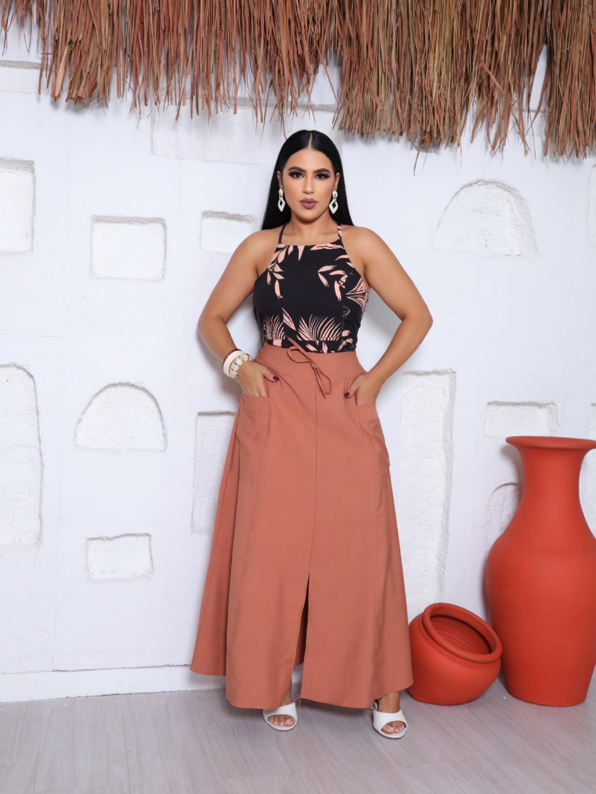 Saia longa no tecido marrante