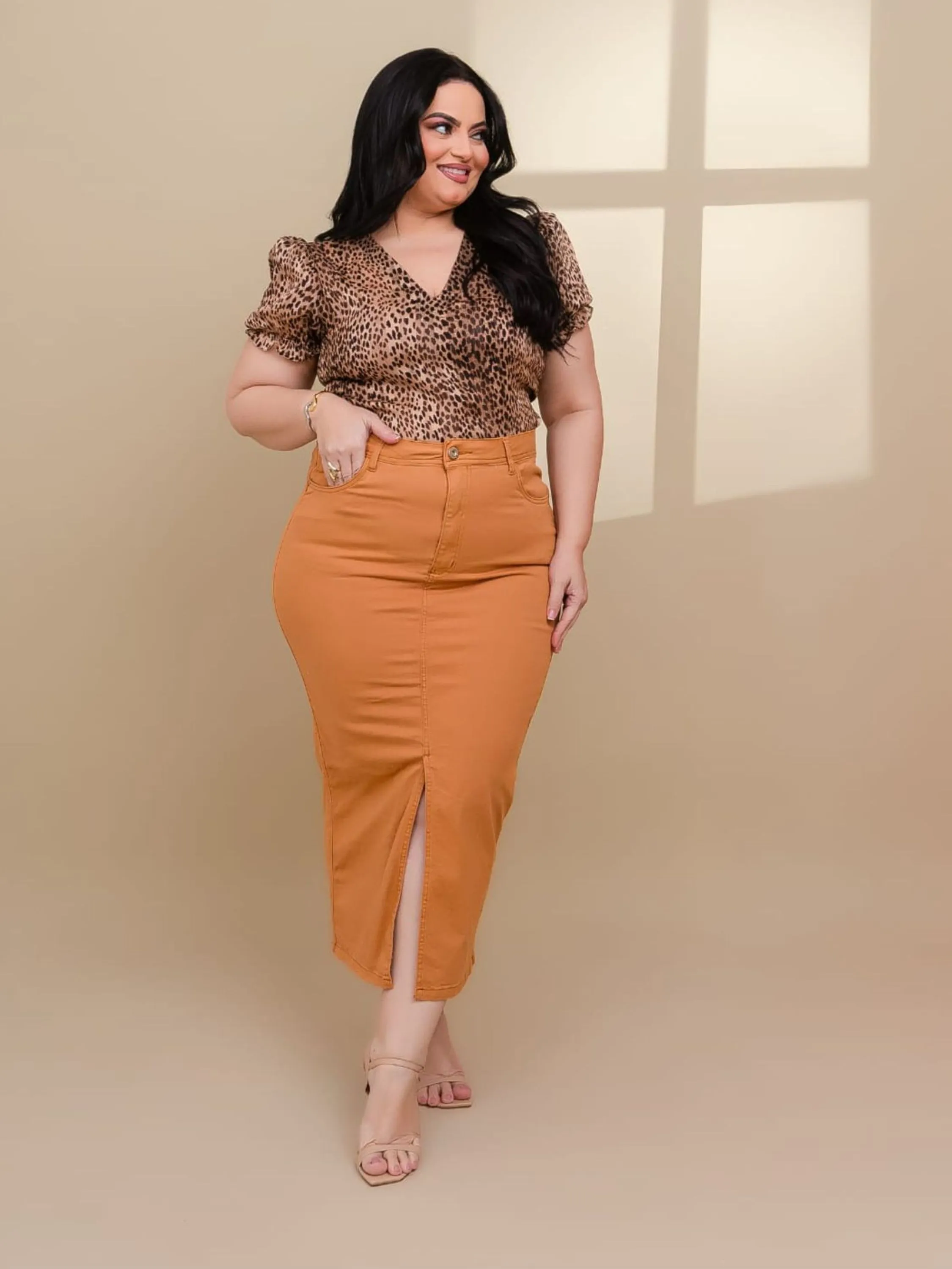 SAIA MID PLUS SIZE, FENDA NA FRENTE COM LYCRA moda blogueira - moda feminina