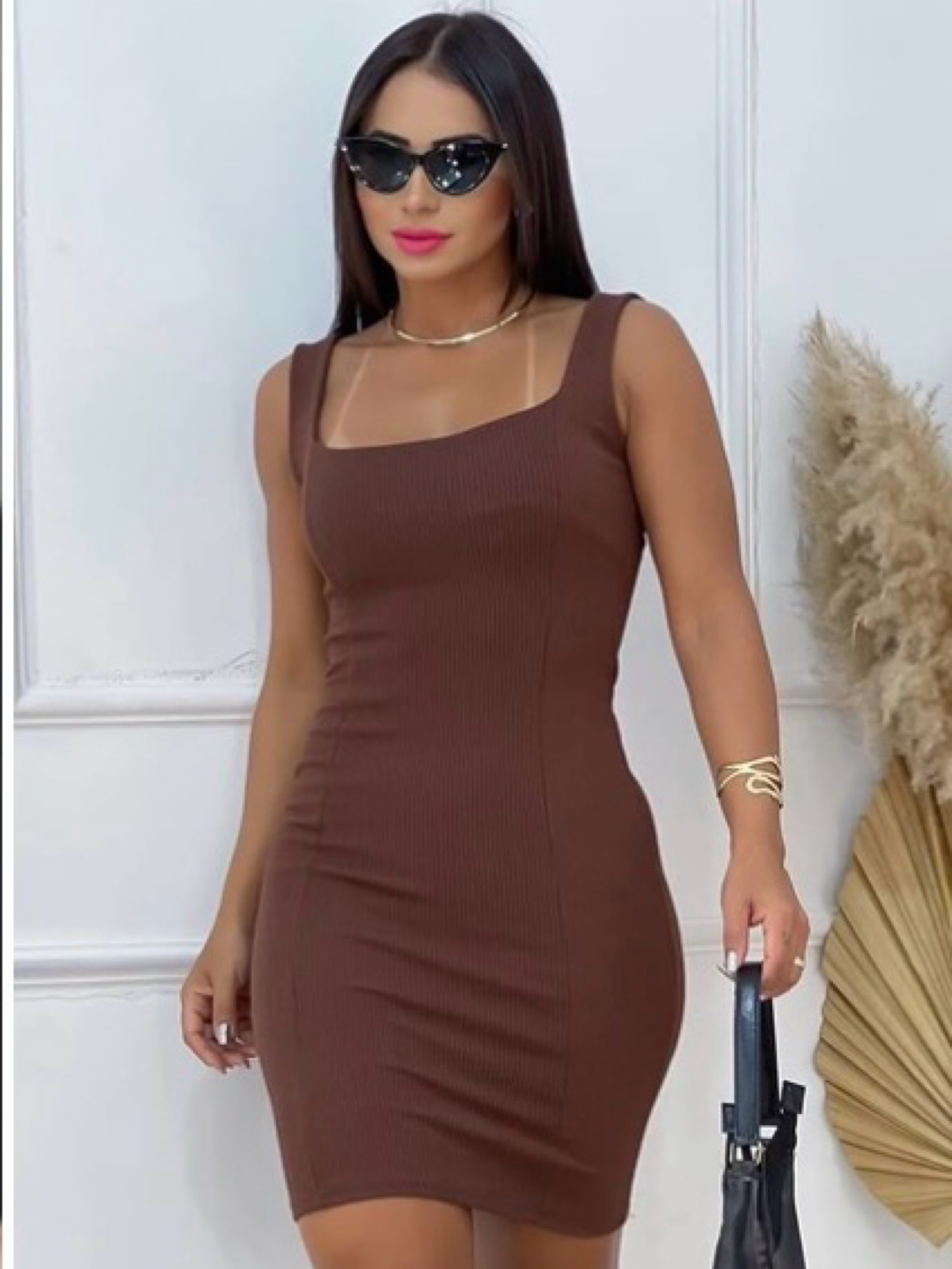 Vestido decote quadrado   regato