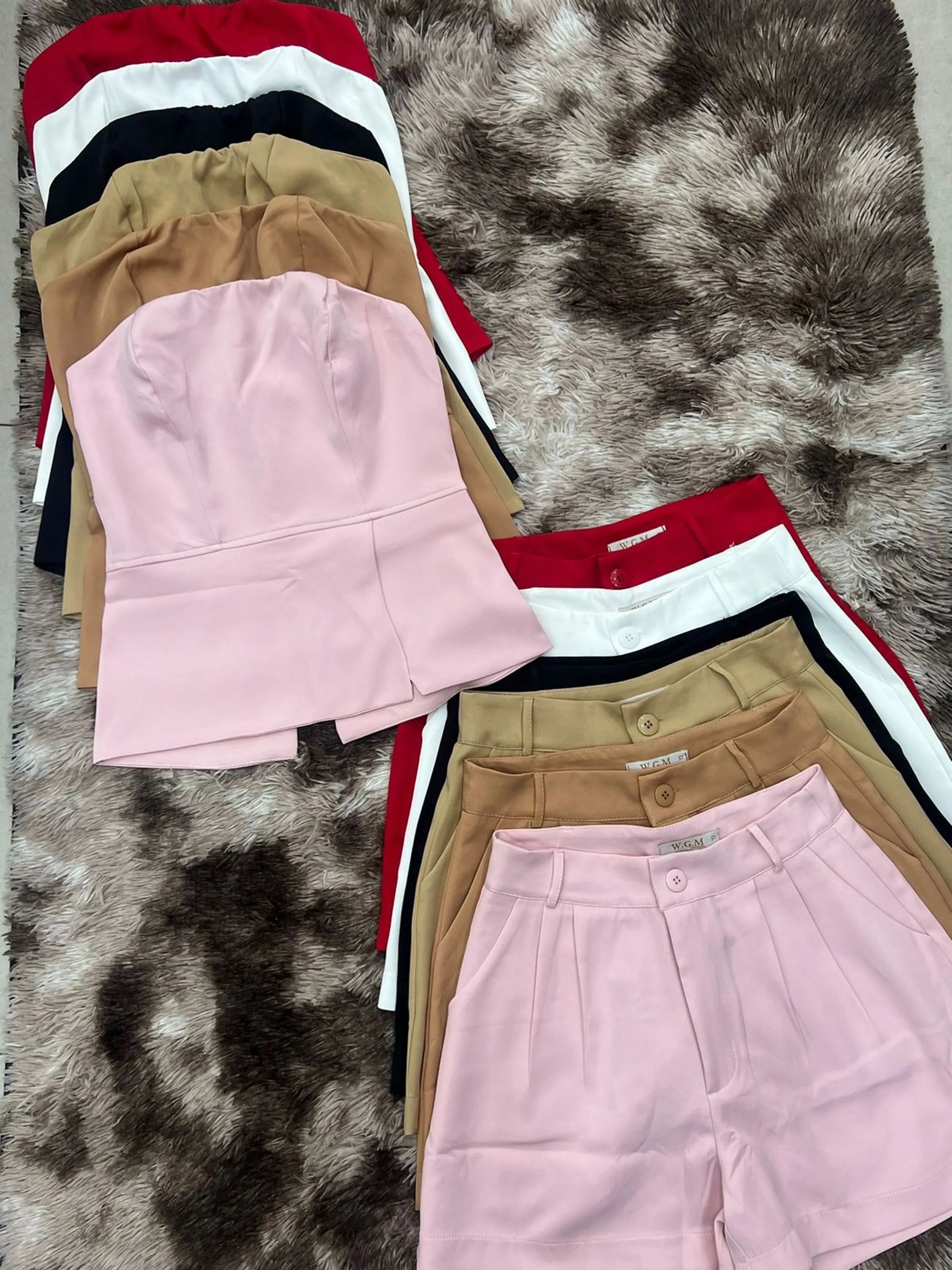 Conjunto cropped e short tecido alfaiataria