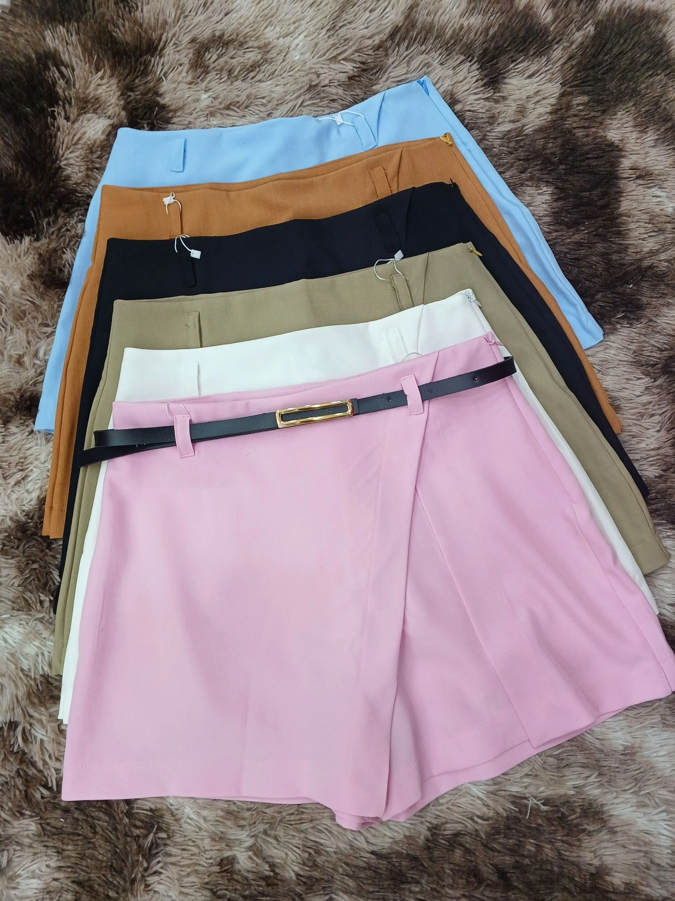 Short saia feminina com fenda