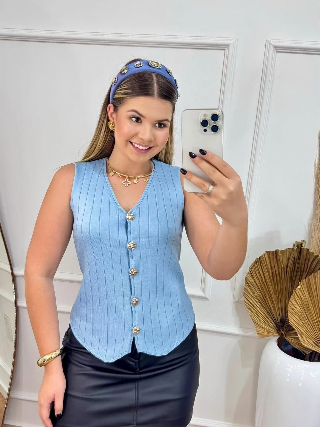 Colete Com Botão Dourado Tricô Modal