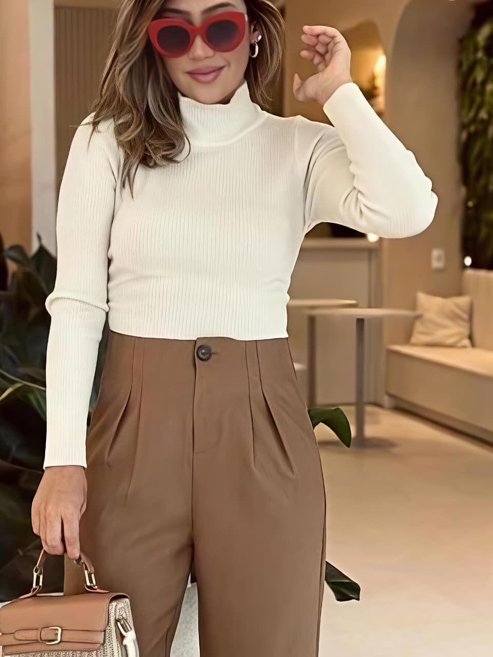 Blusa Tricô Modal Gola Alta com Costas Abertas