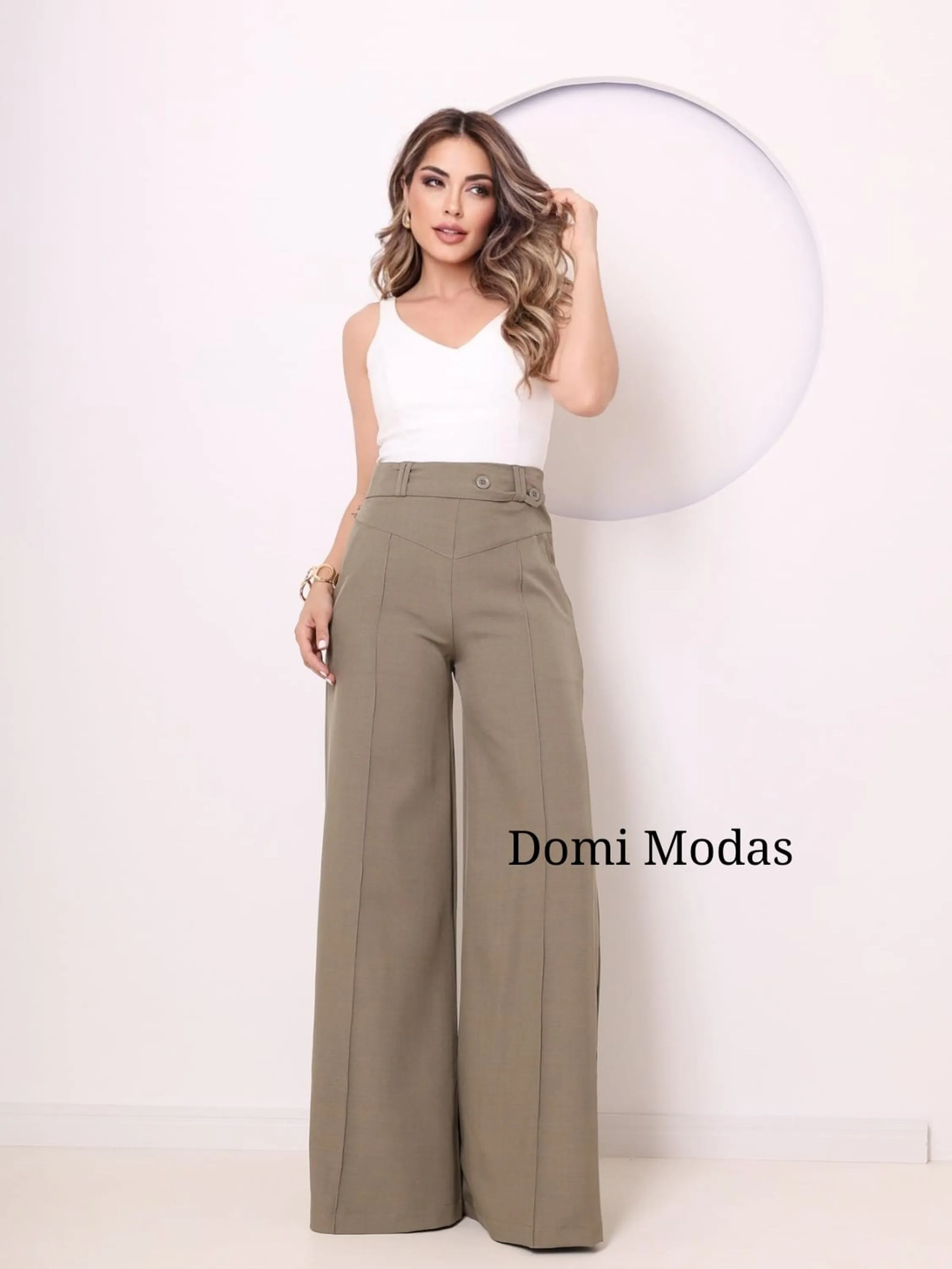 Domi Modas Calça Pantalona Lisa Com Bolsos Laterais Botões em Gabardine Cintura Alta Elegante 8447