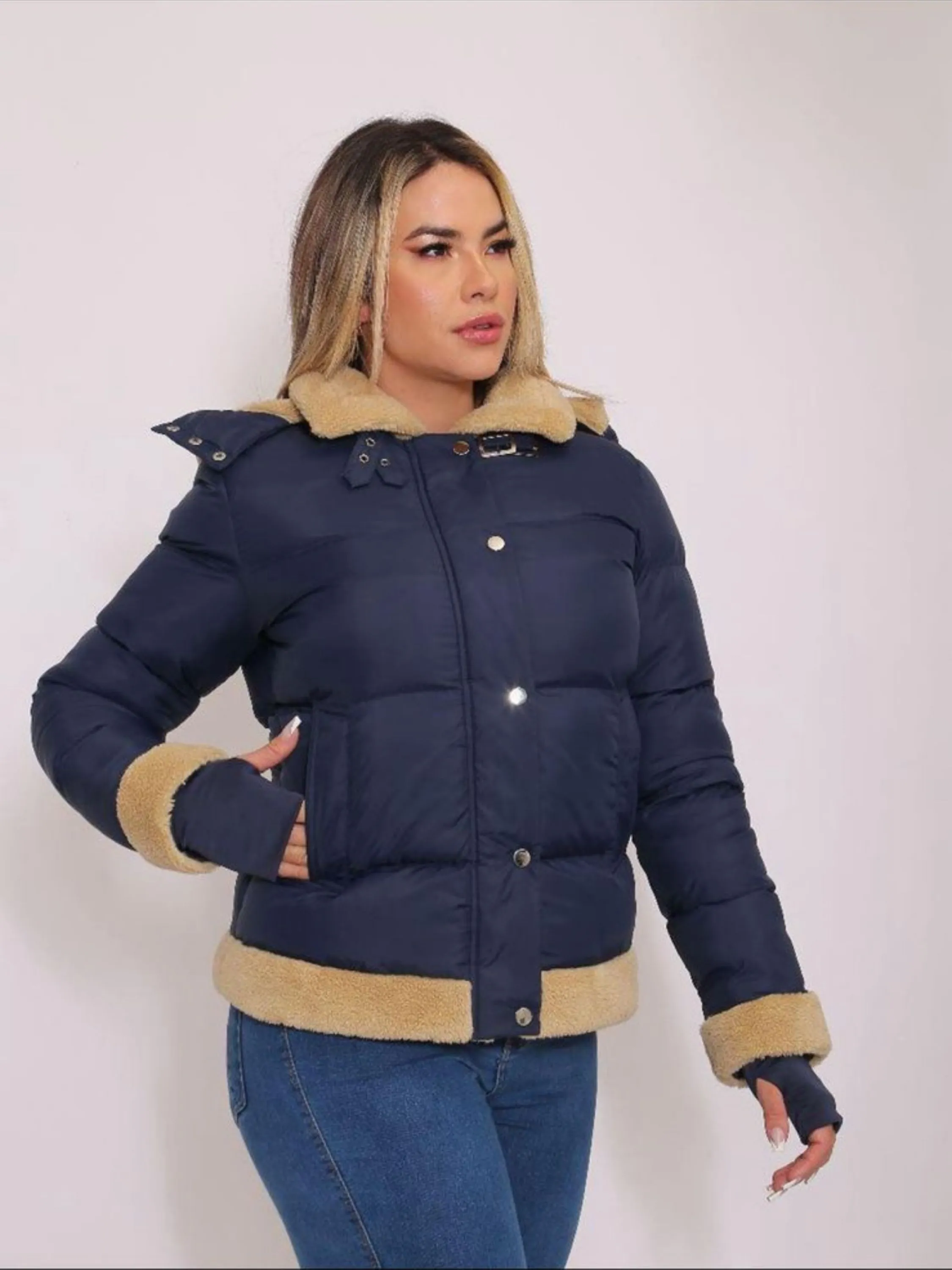 Jaqueta nylon forrada com toca