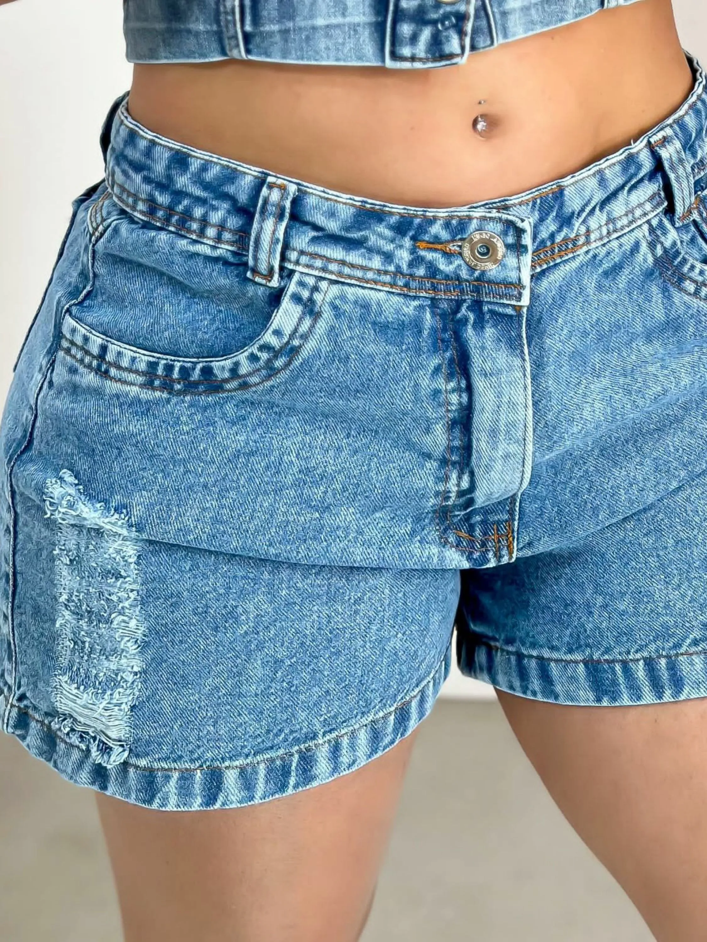 Short jeans mom desfiado