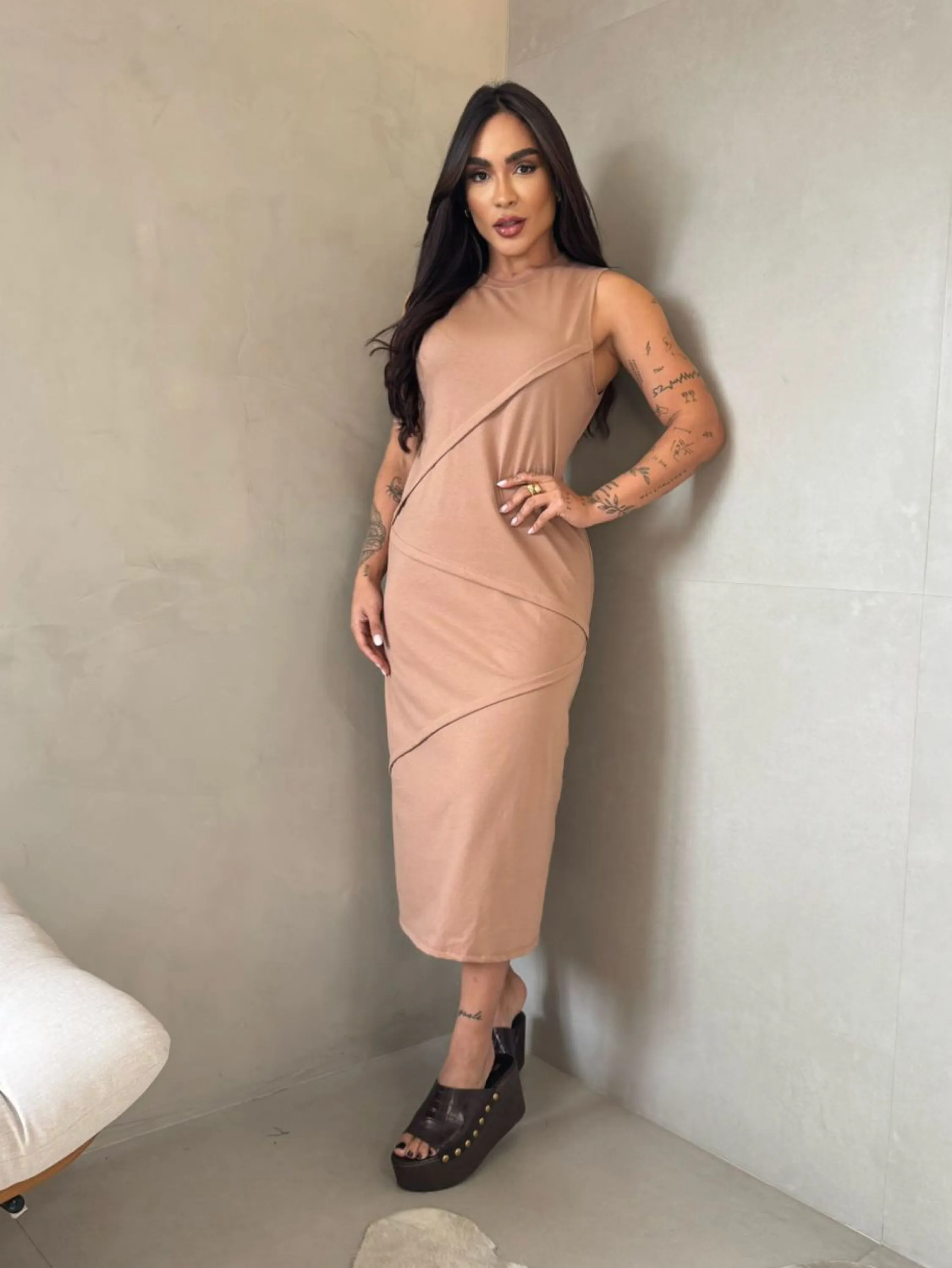 Vestido Regata Algodão com Recortes Assimétricos Midi