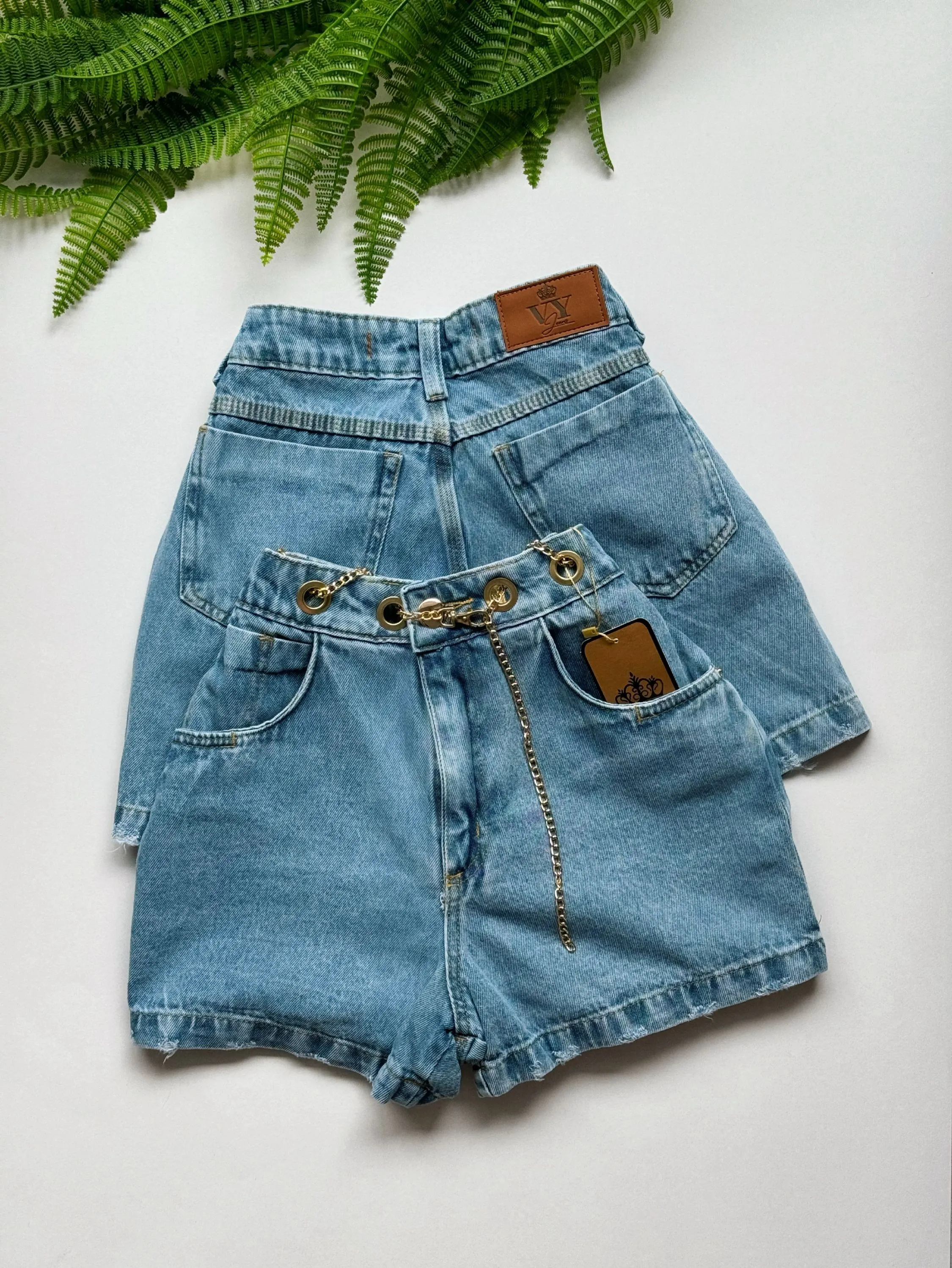 Short jeans corrente dourada