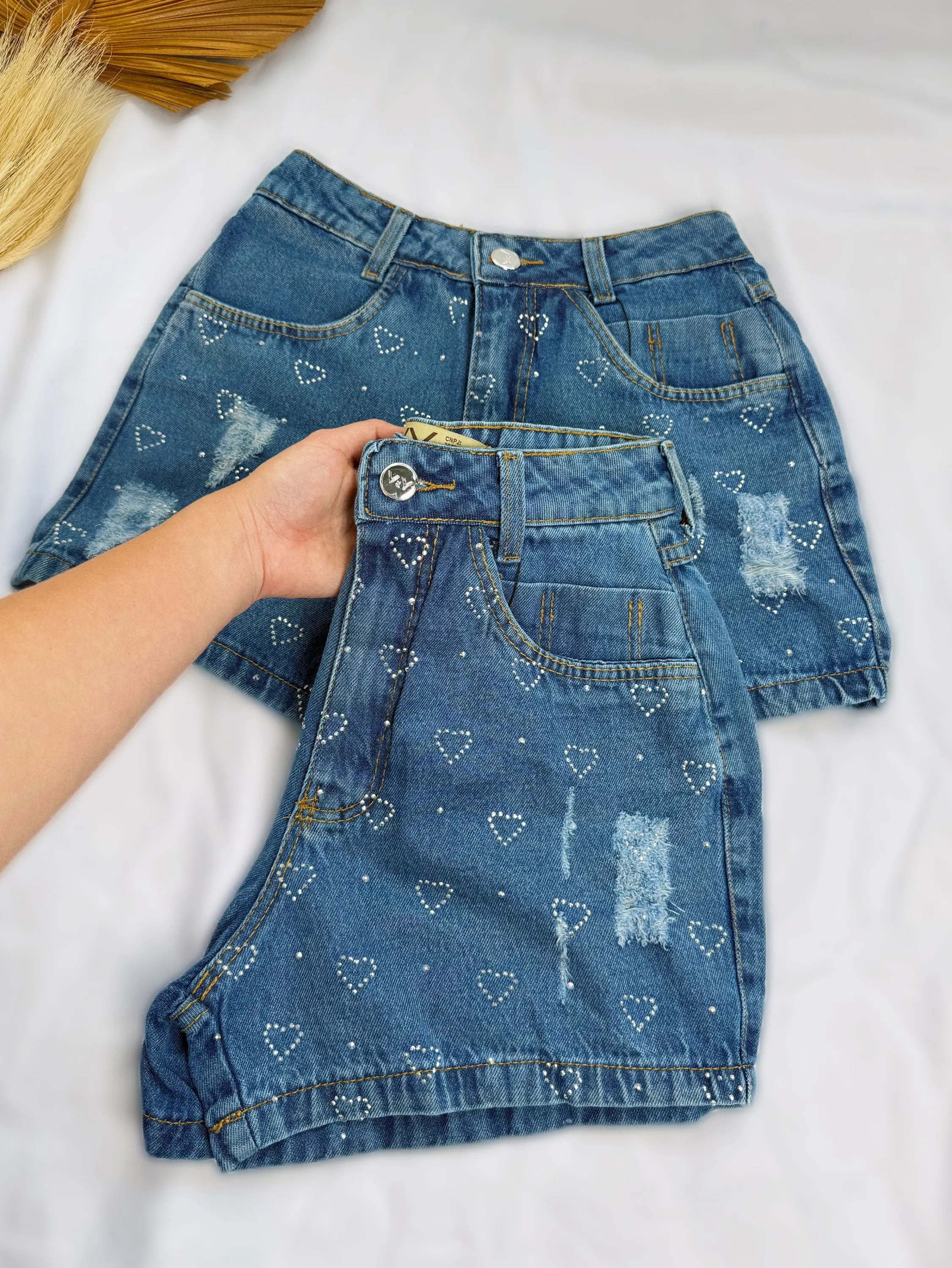 Short jeans Jessica, corações pedraria