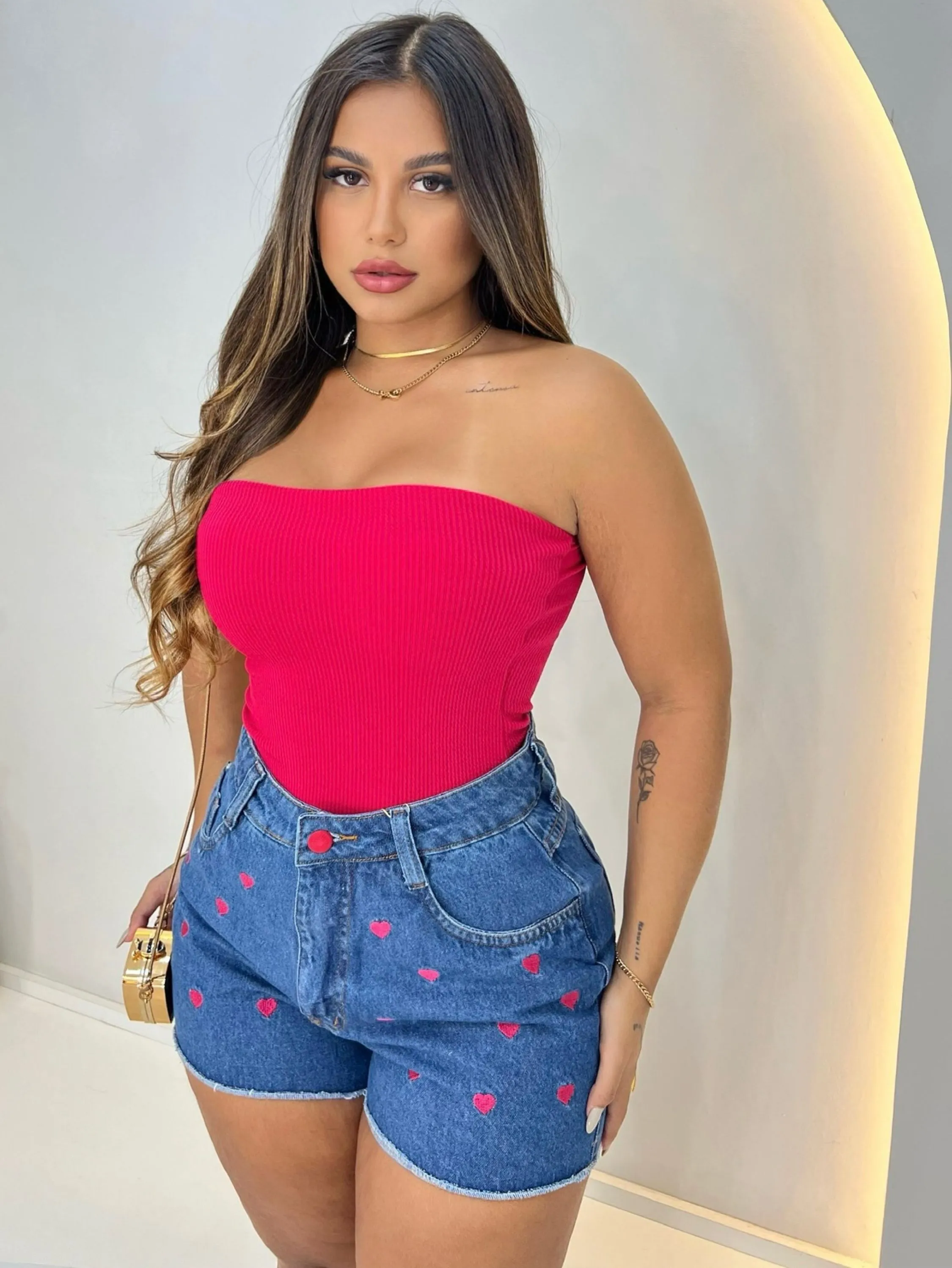 Short Jeans Bordado Coração Rosa Com Bolso Melhor Qualidade