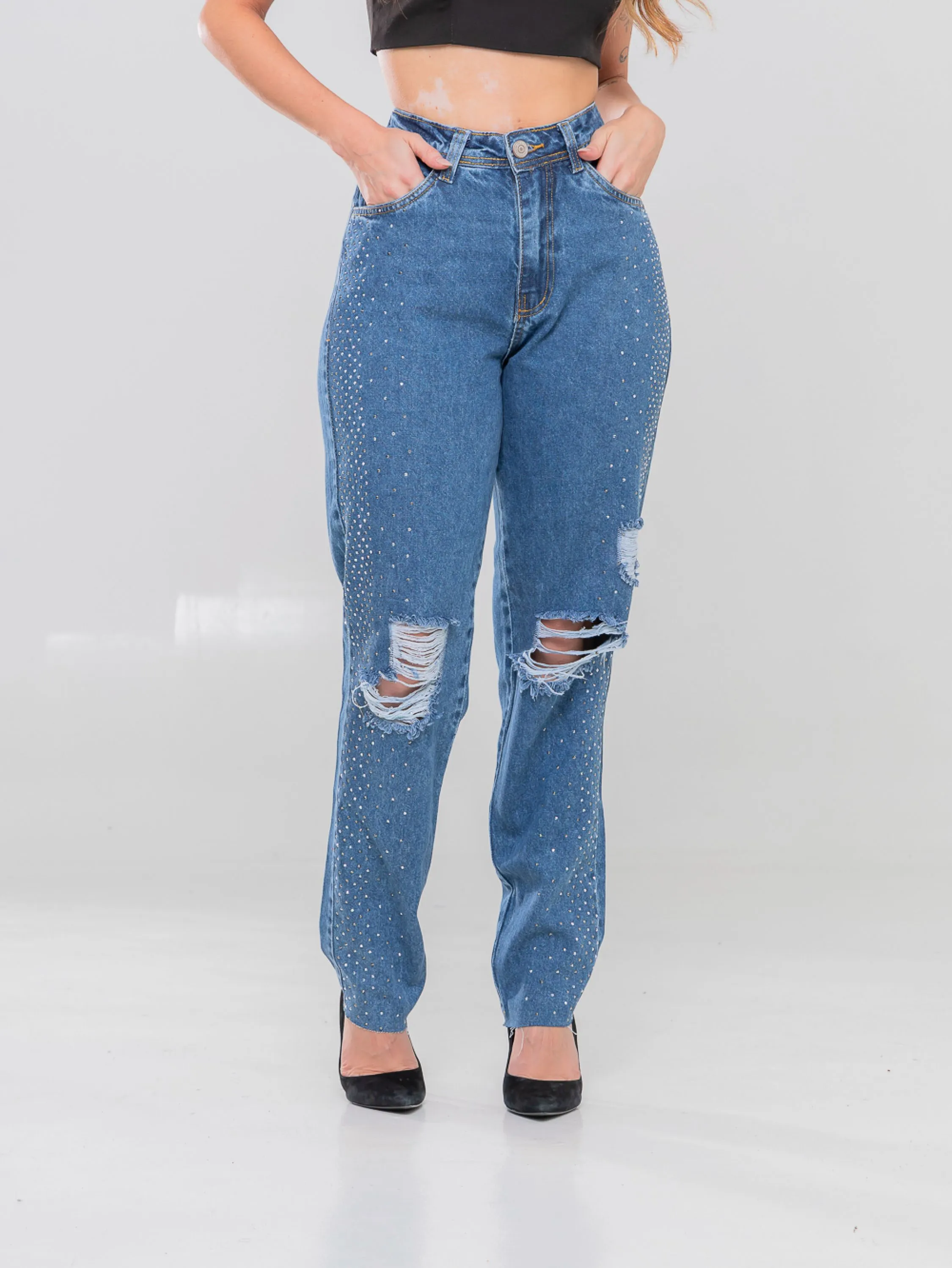 Calça jeans moom pedraria lateral