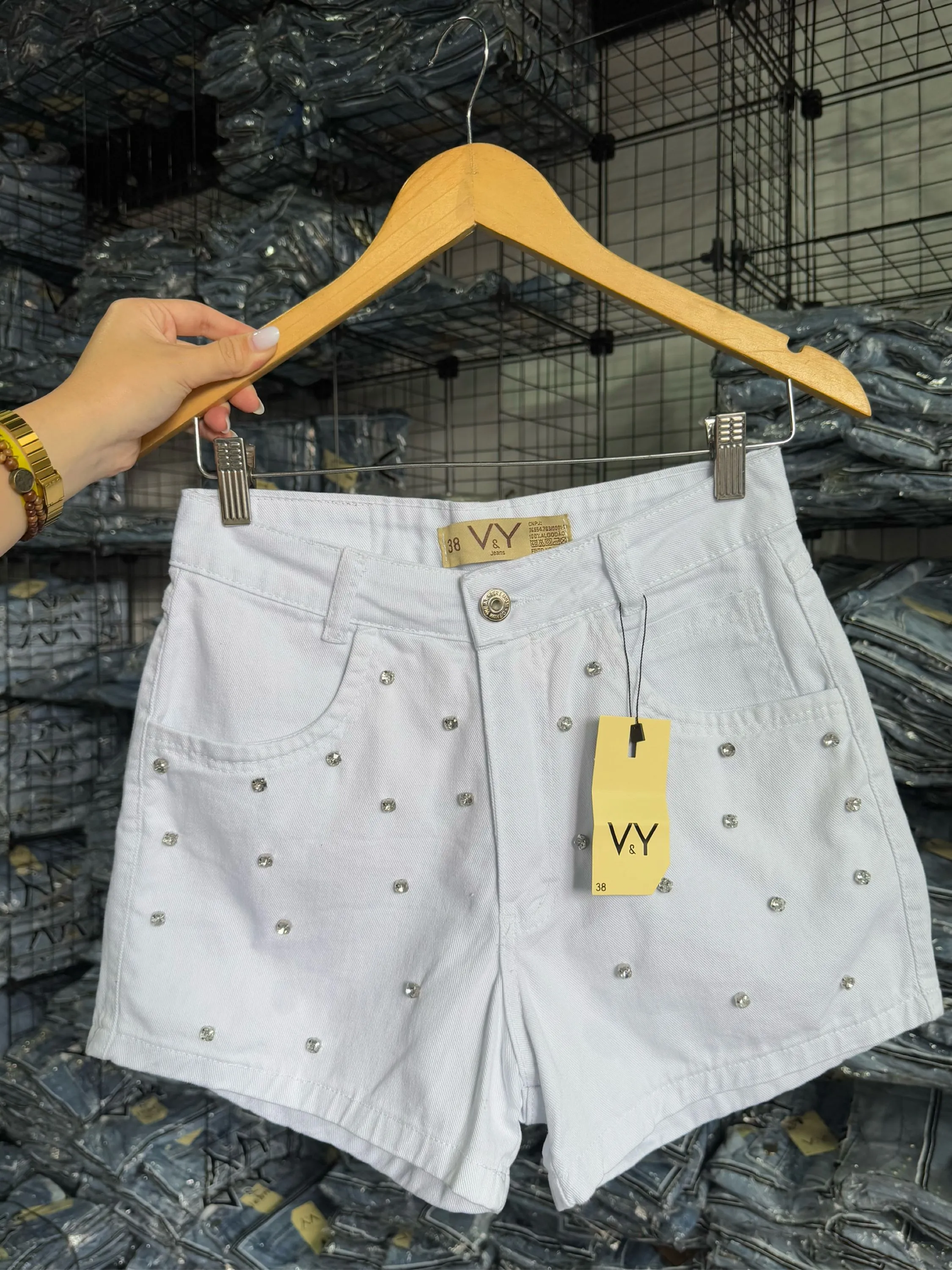 Short jeans branco com pedras