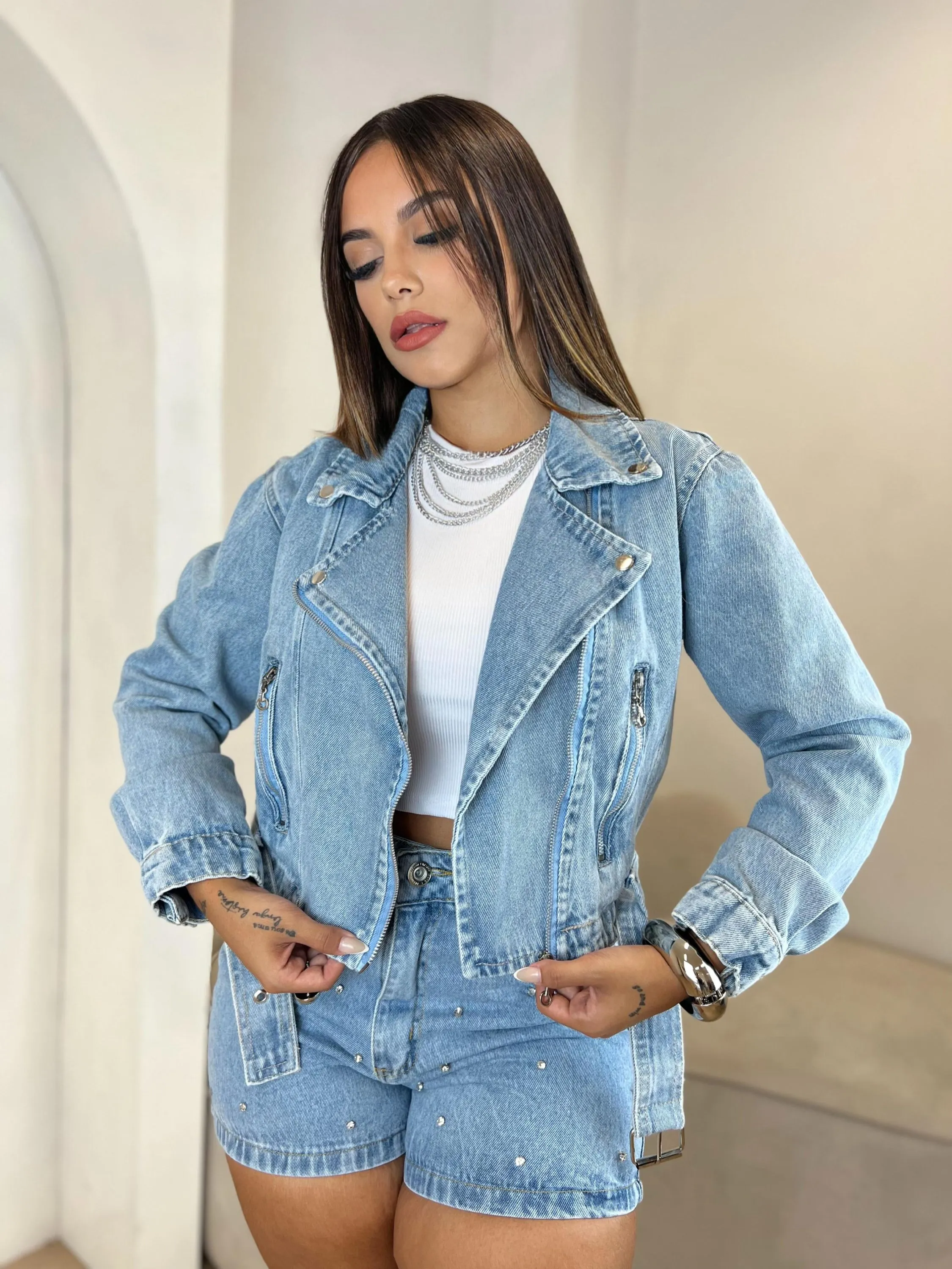 Jaqueta jeans ícone com cinto jeans