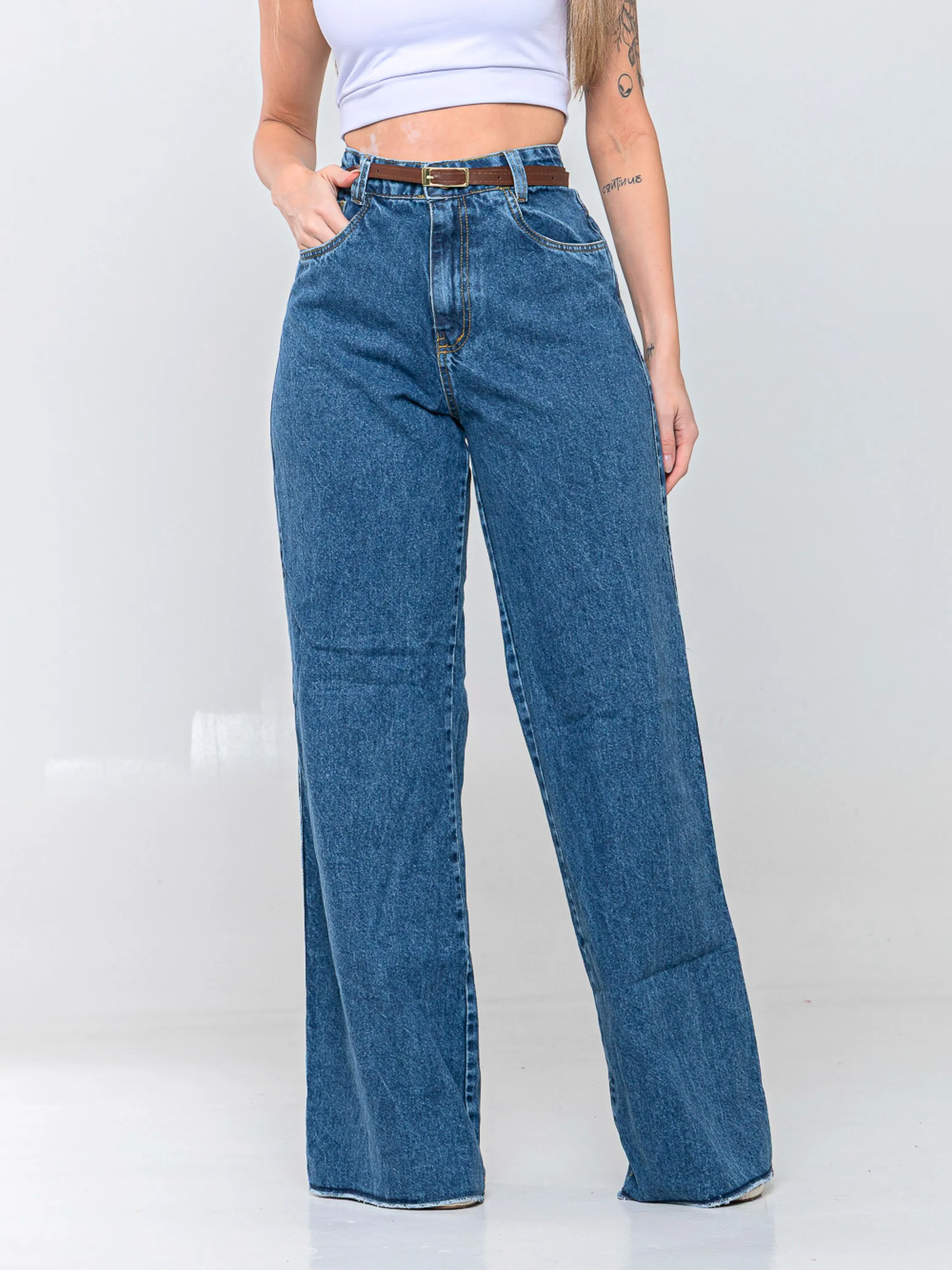Calça pantalona jeans com cinto clássica