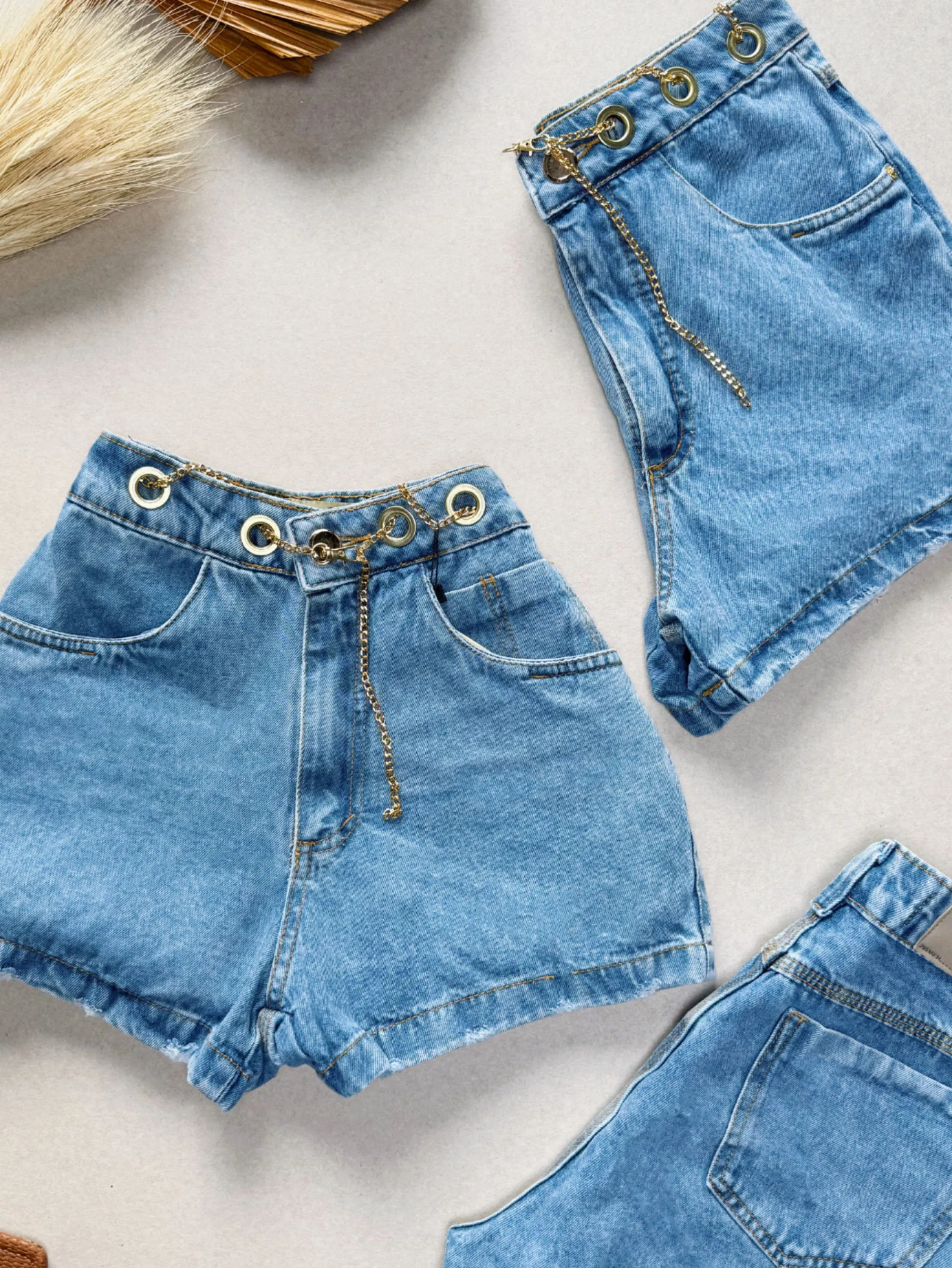 Short jeans corrente dourada
