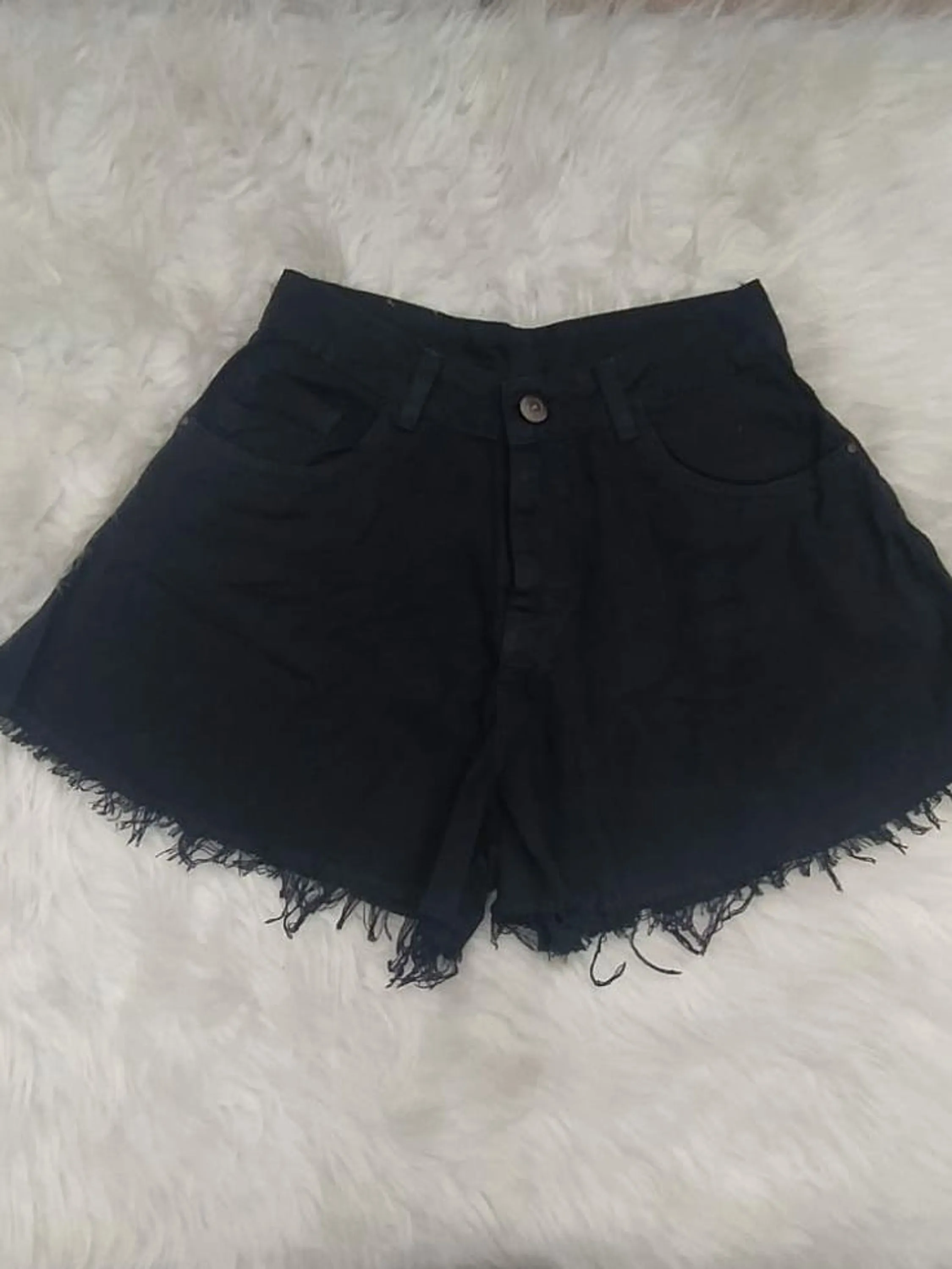 Short Feminino Gode Jeans cor Preta barra desfiada