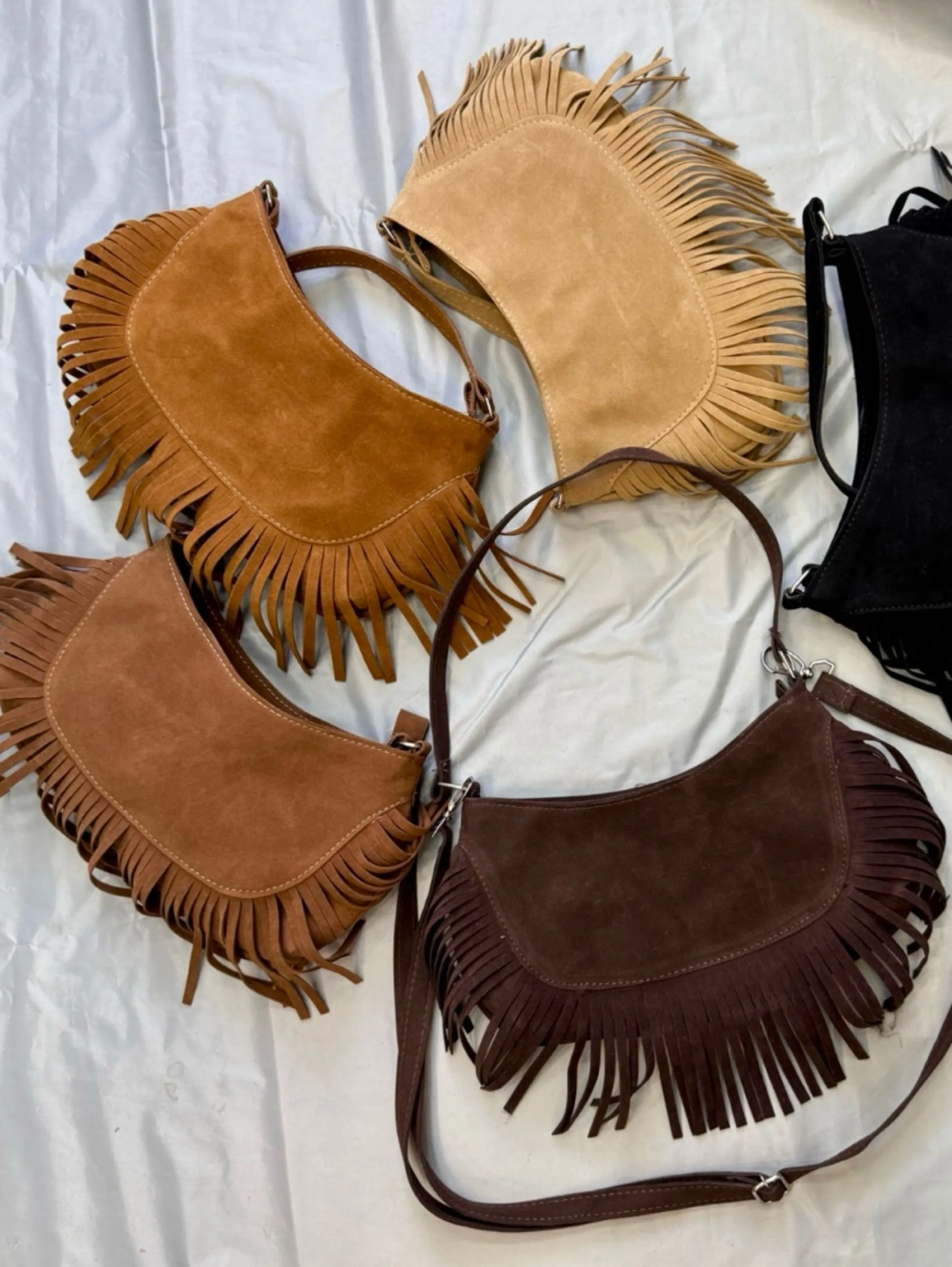 BAGUETE BOHO EM CAMURÇA