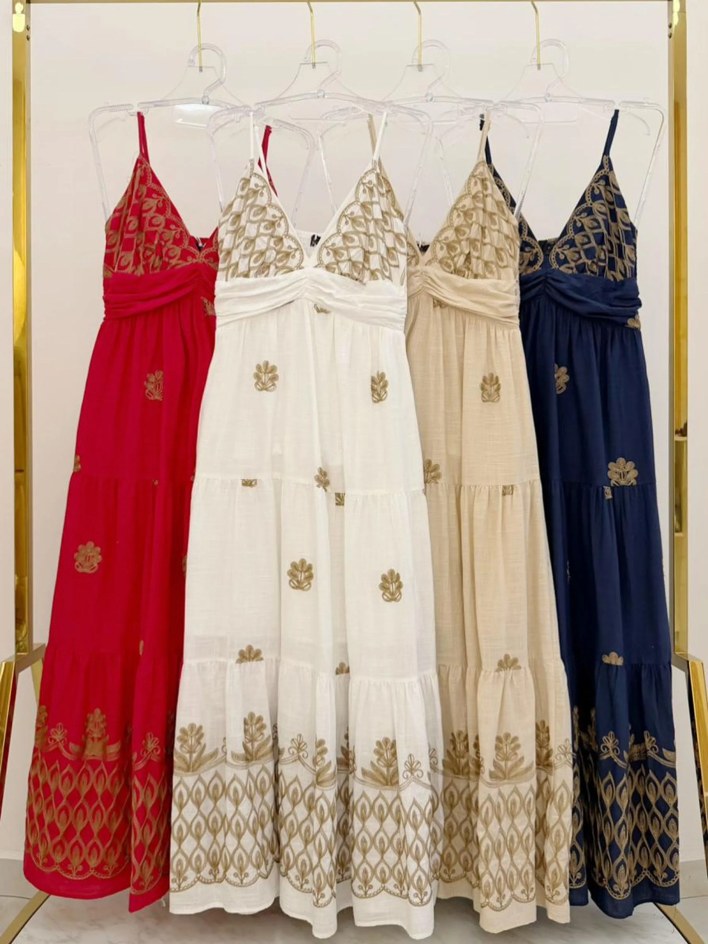 Vestido longo feminino bordado