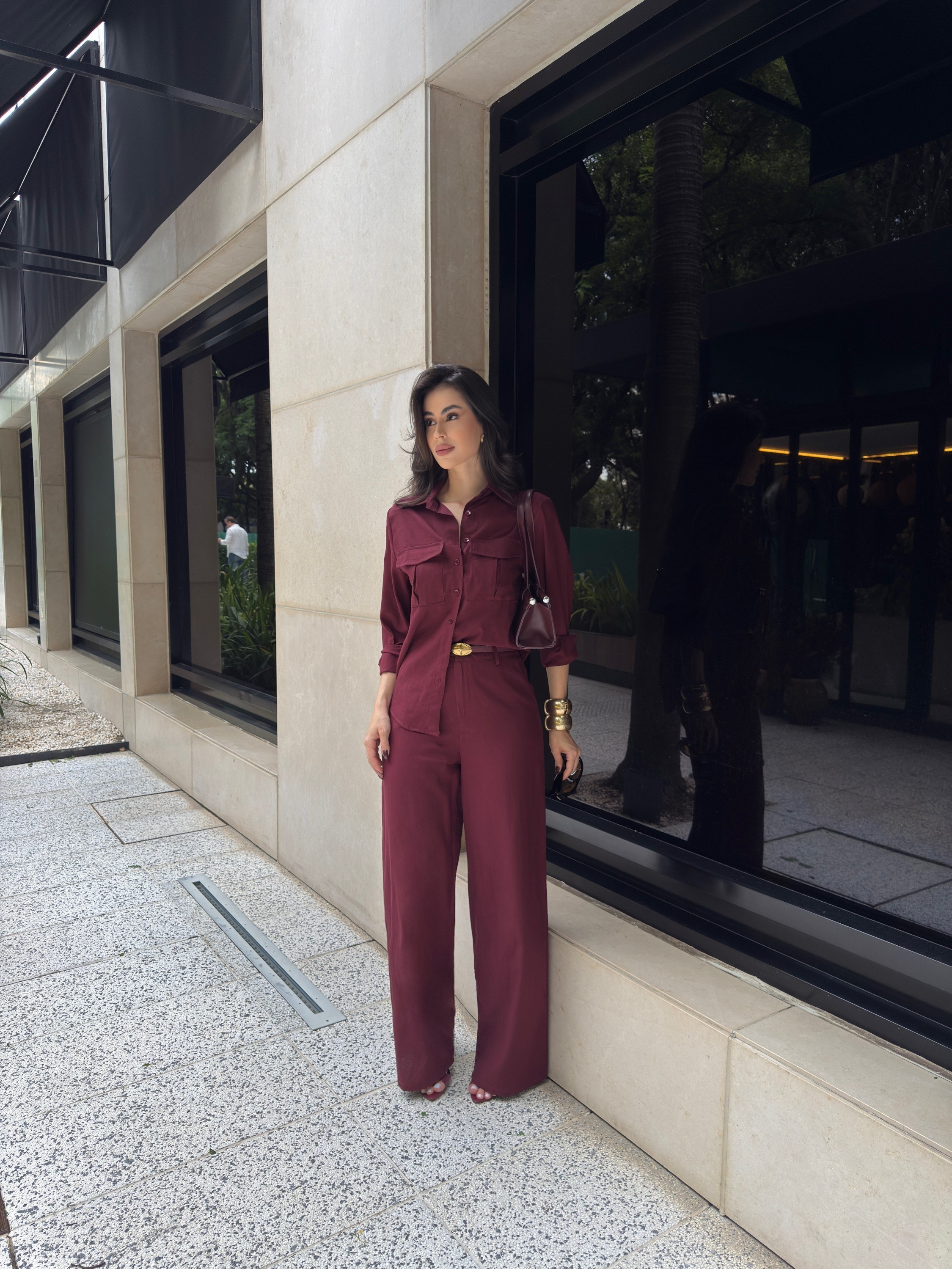 Conjunto feminina camisa com calça e cinto