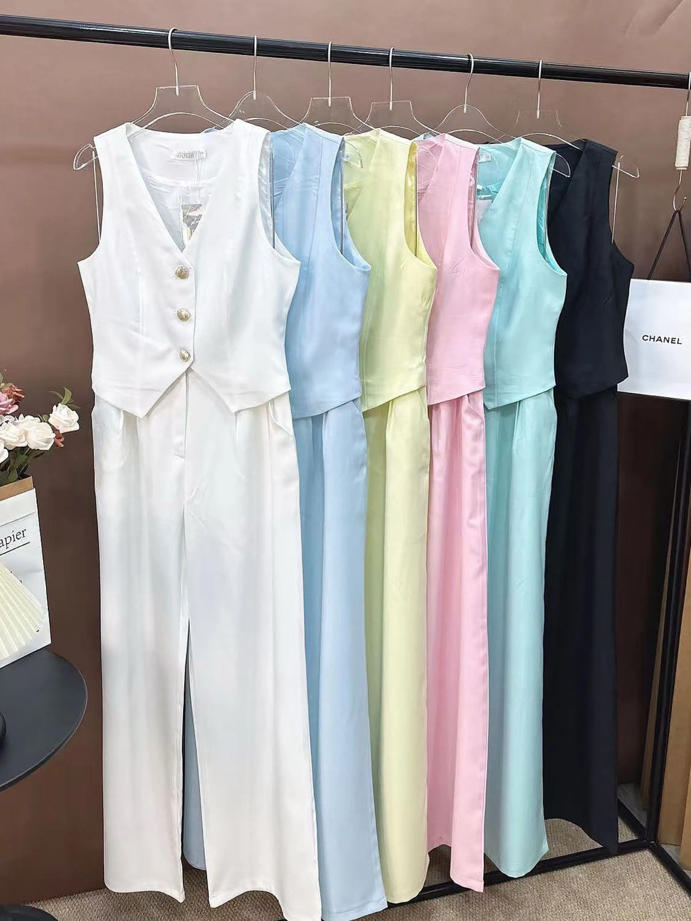 Conjunto colete com calça pantalona feminina