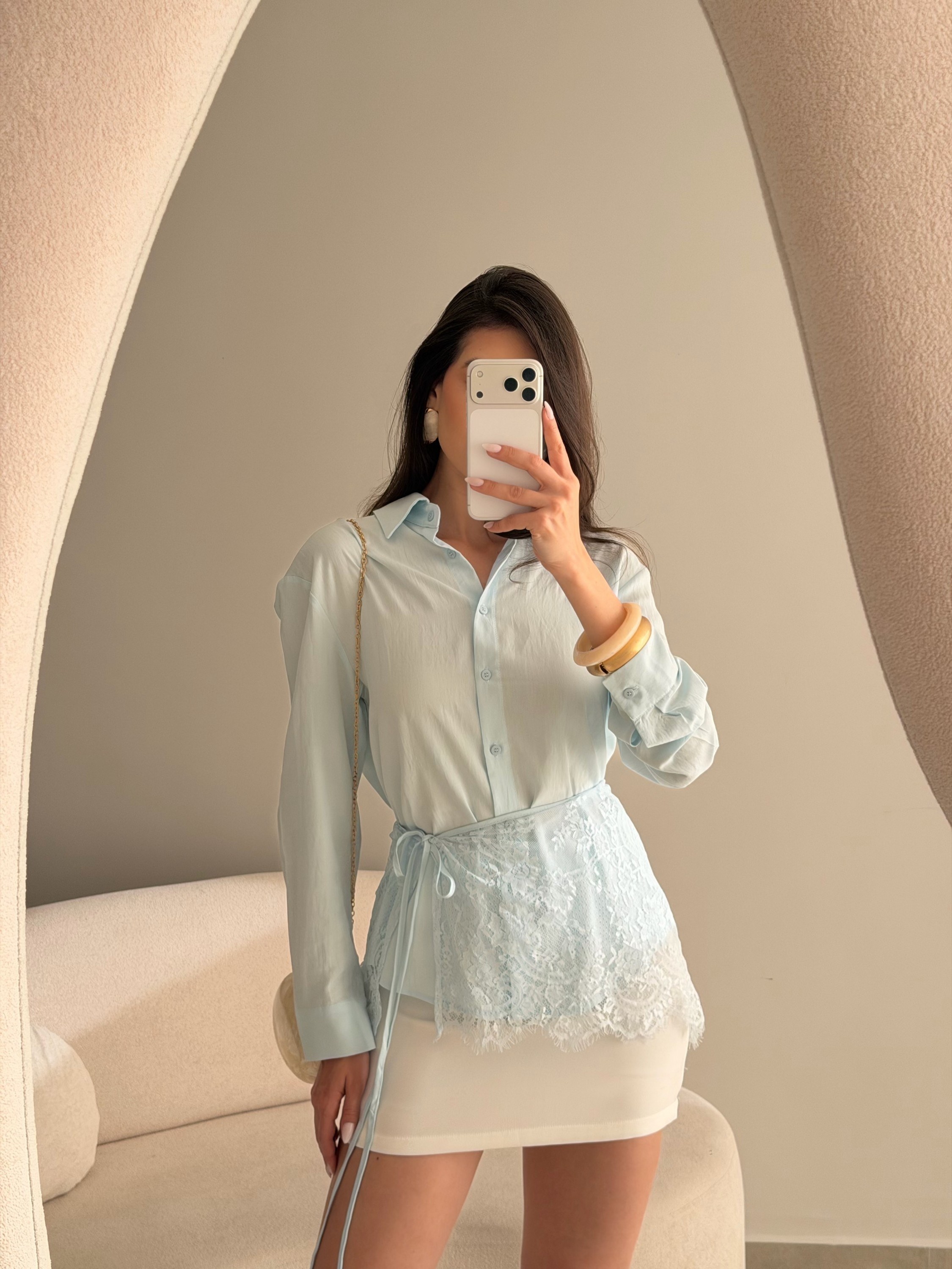 Camisa com lenço feminina