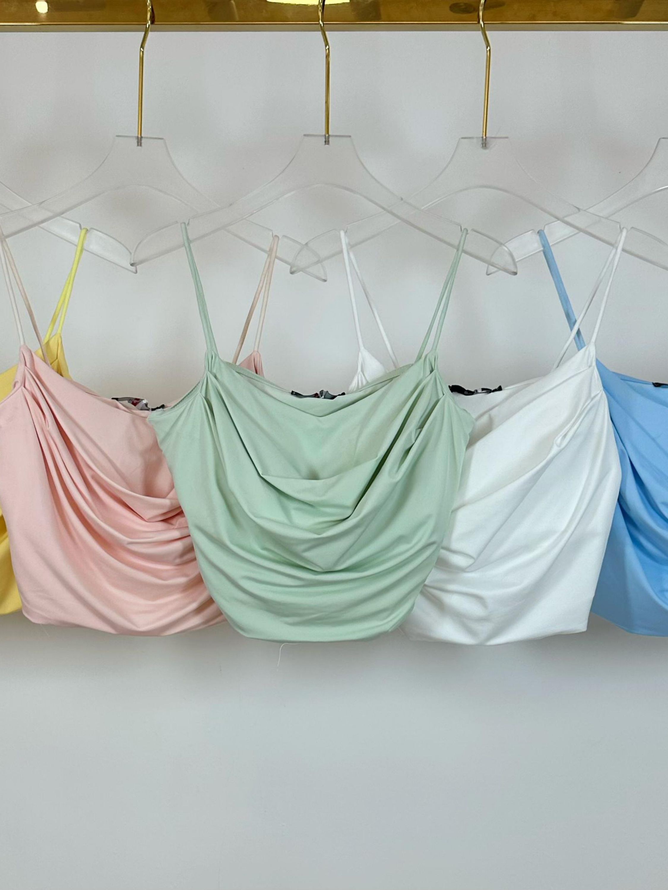 Regata feminina com bojo