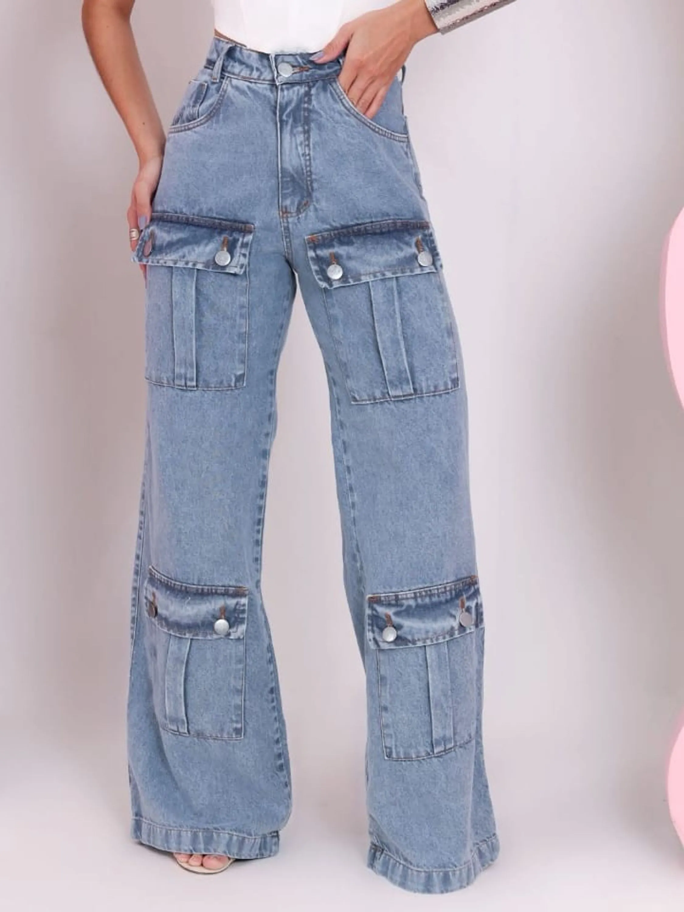Calça jeans feminina cargo