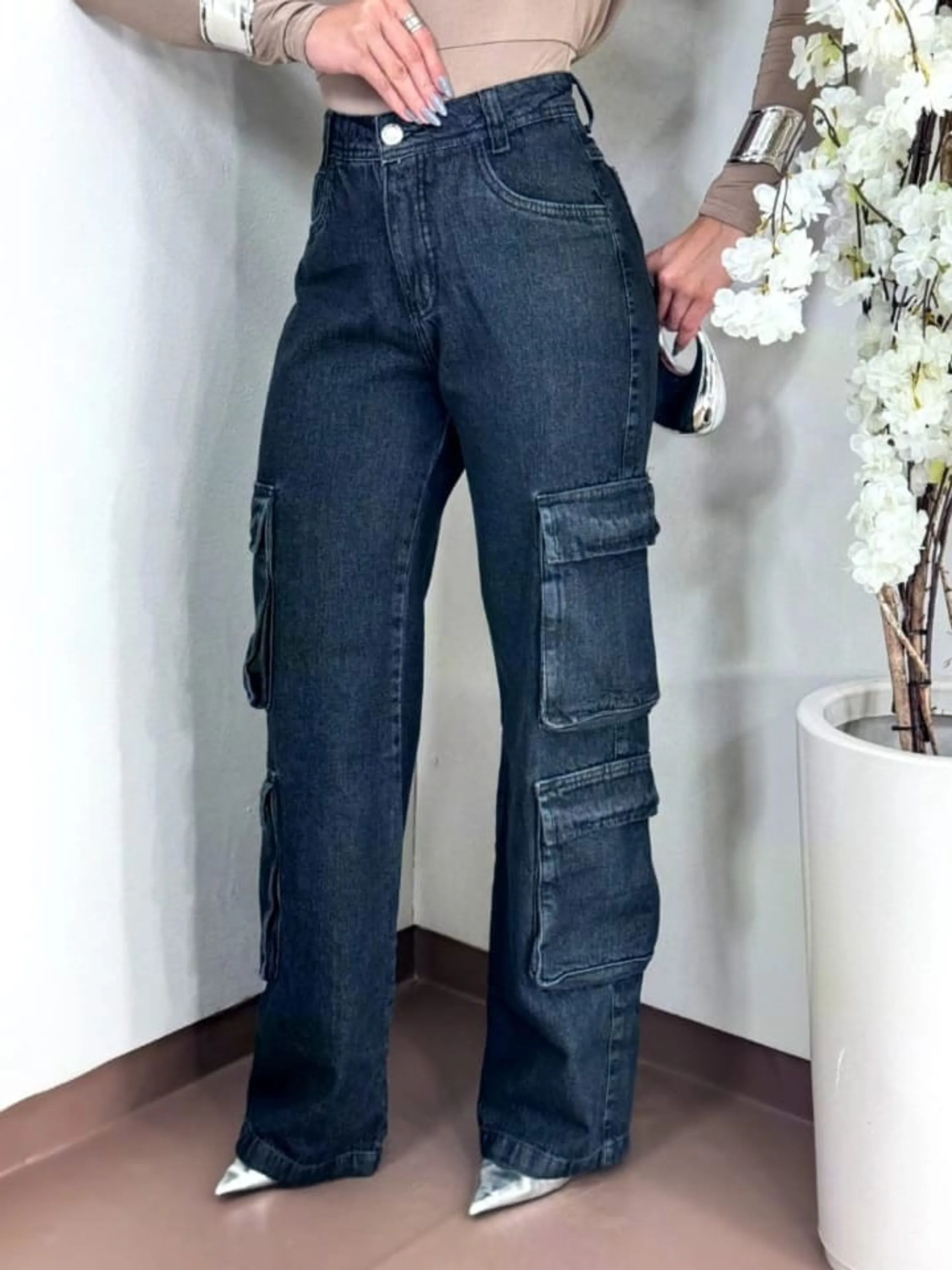 Calça cargo jeans escura feminina