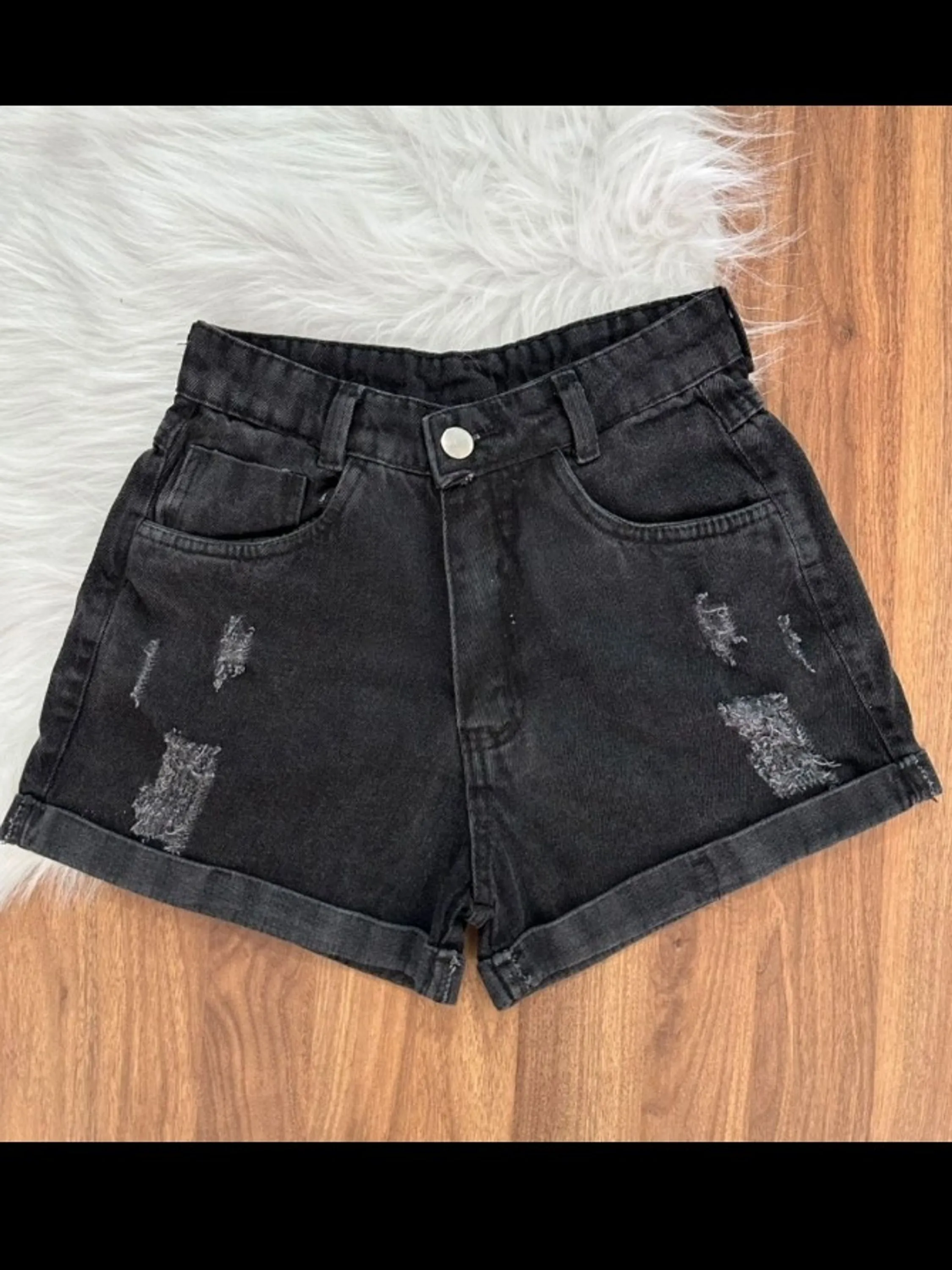 Shorts jeans feminino com detalhe sem lycra