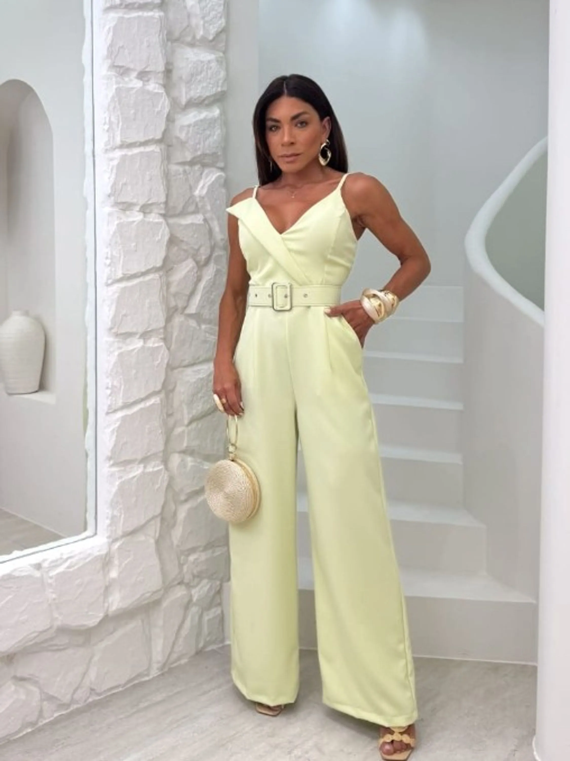 Macacão feminino com bojo e cinto (150)