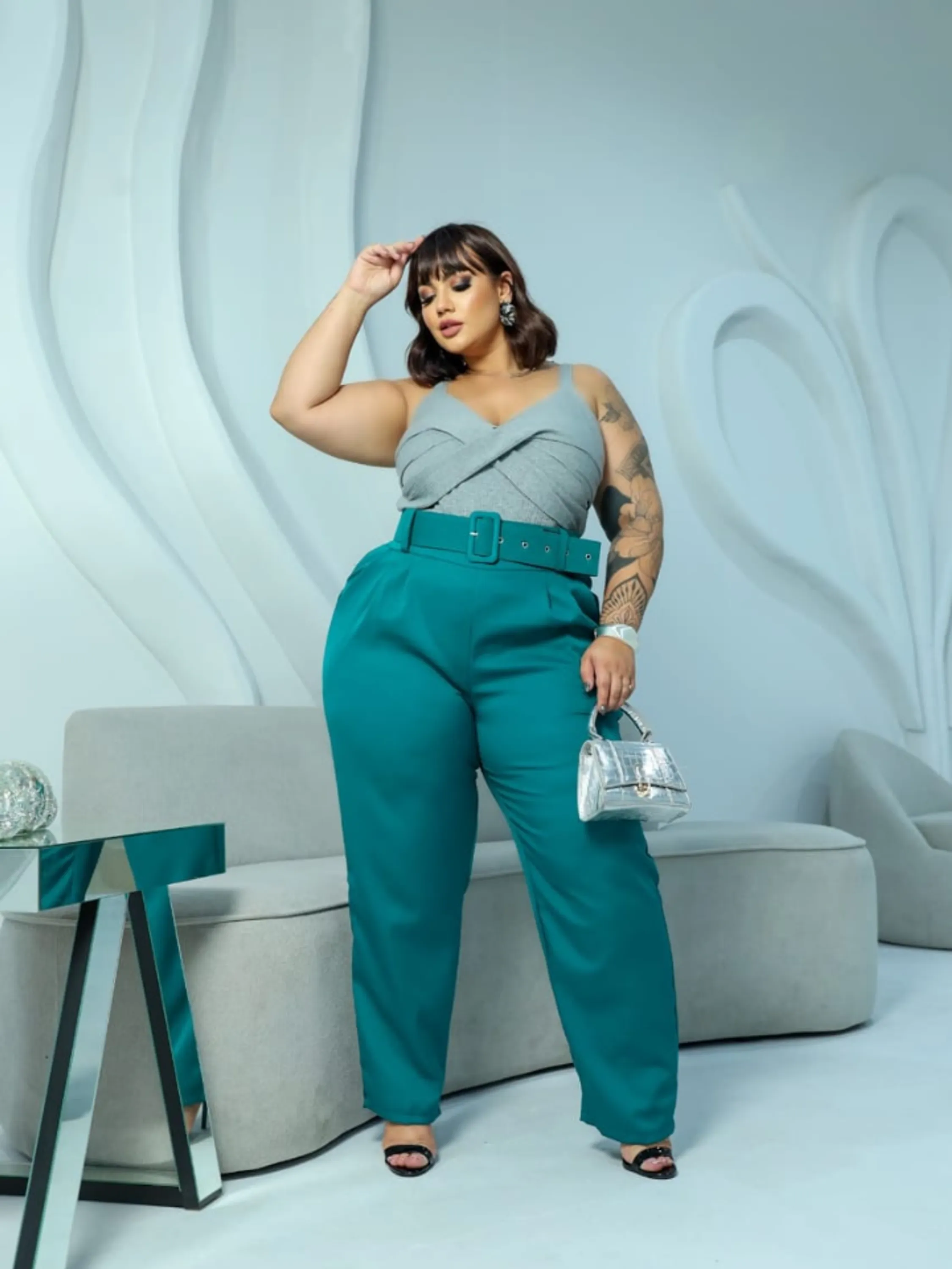 Calça feminina Plus size com cinto (52)