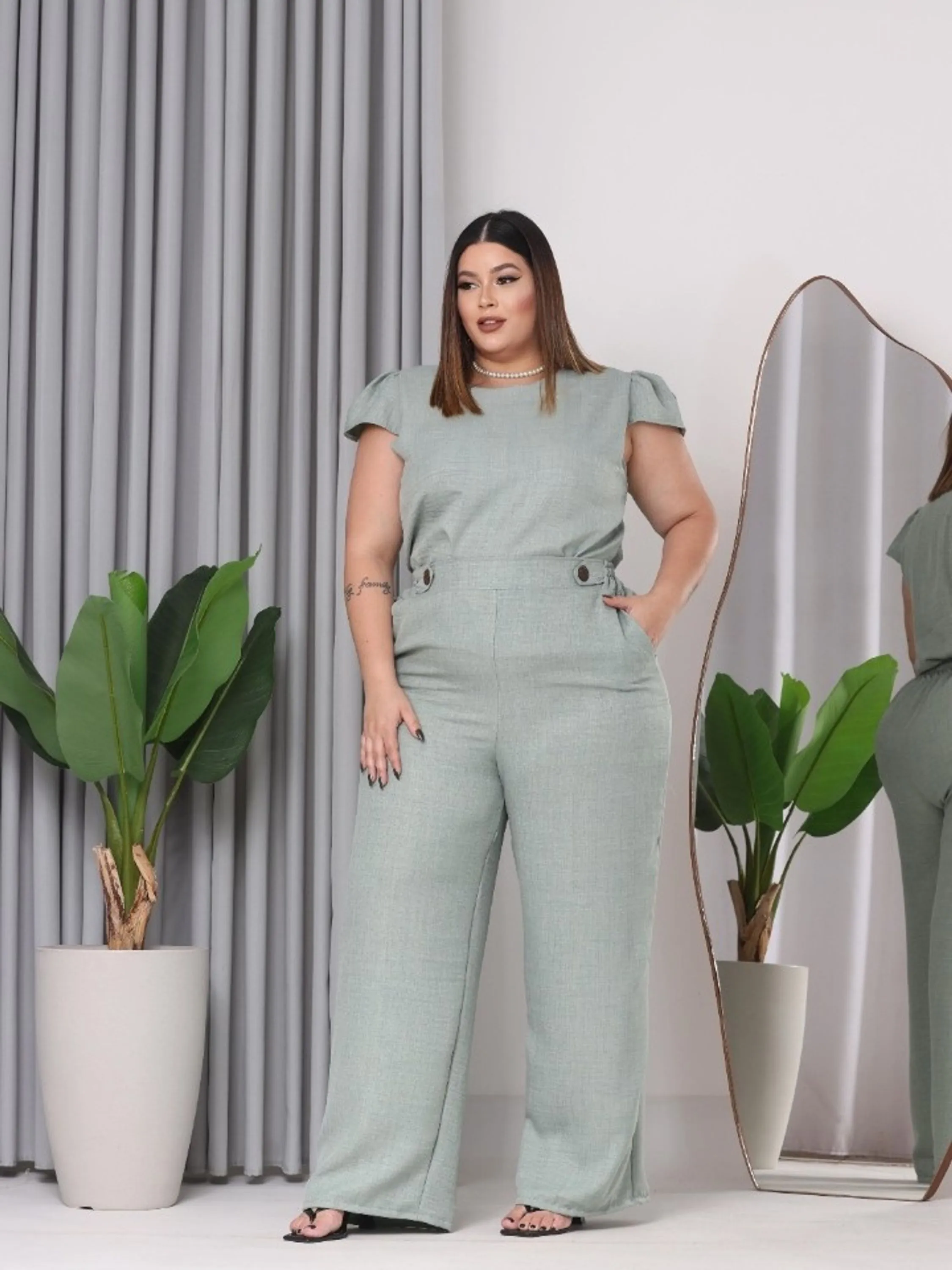 Conjunto de Calça com bolso lateral  e blusinha (76)