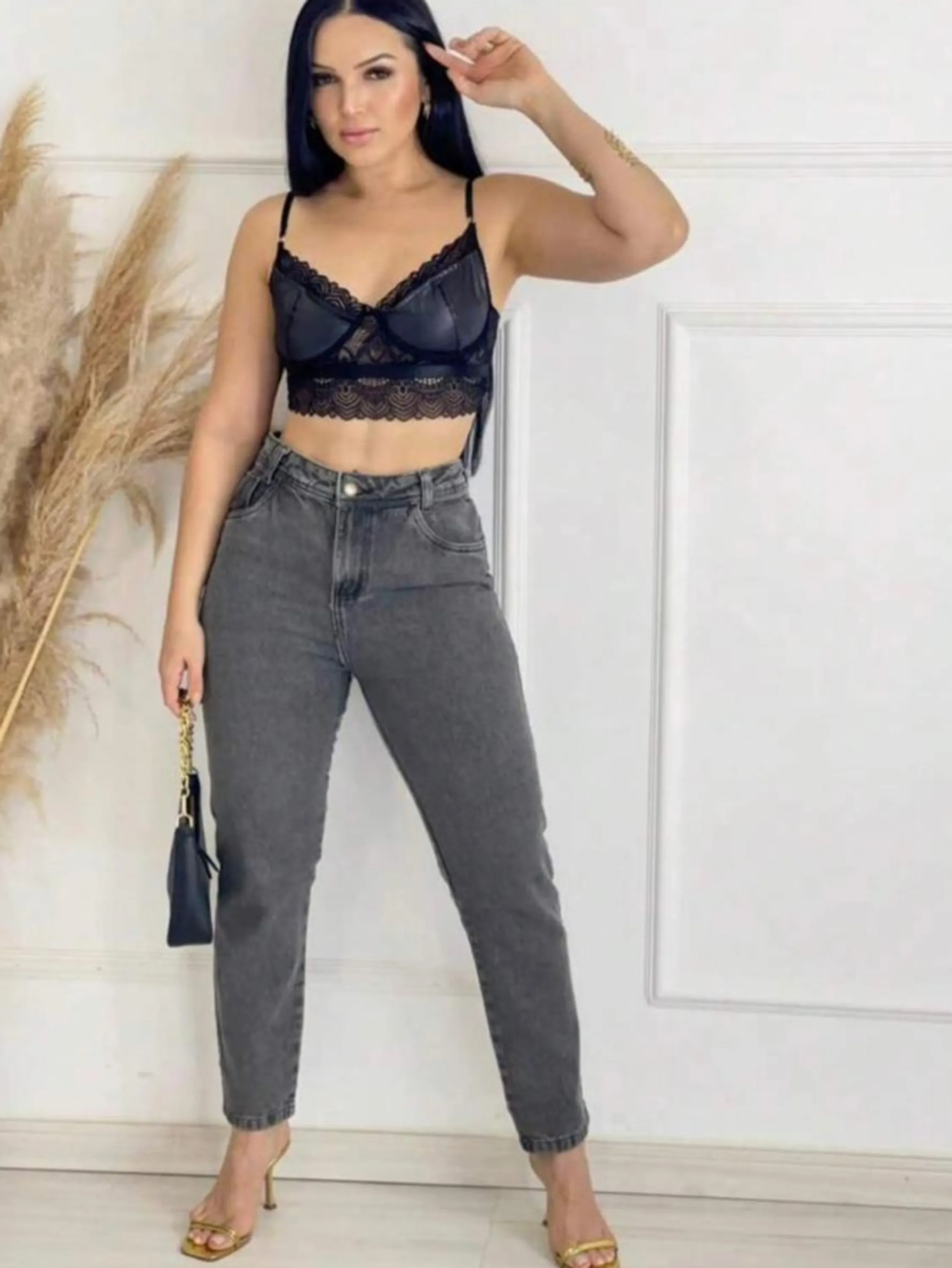 Calça jeans feminina Mom