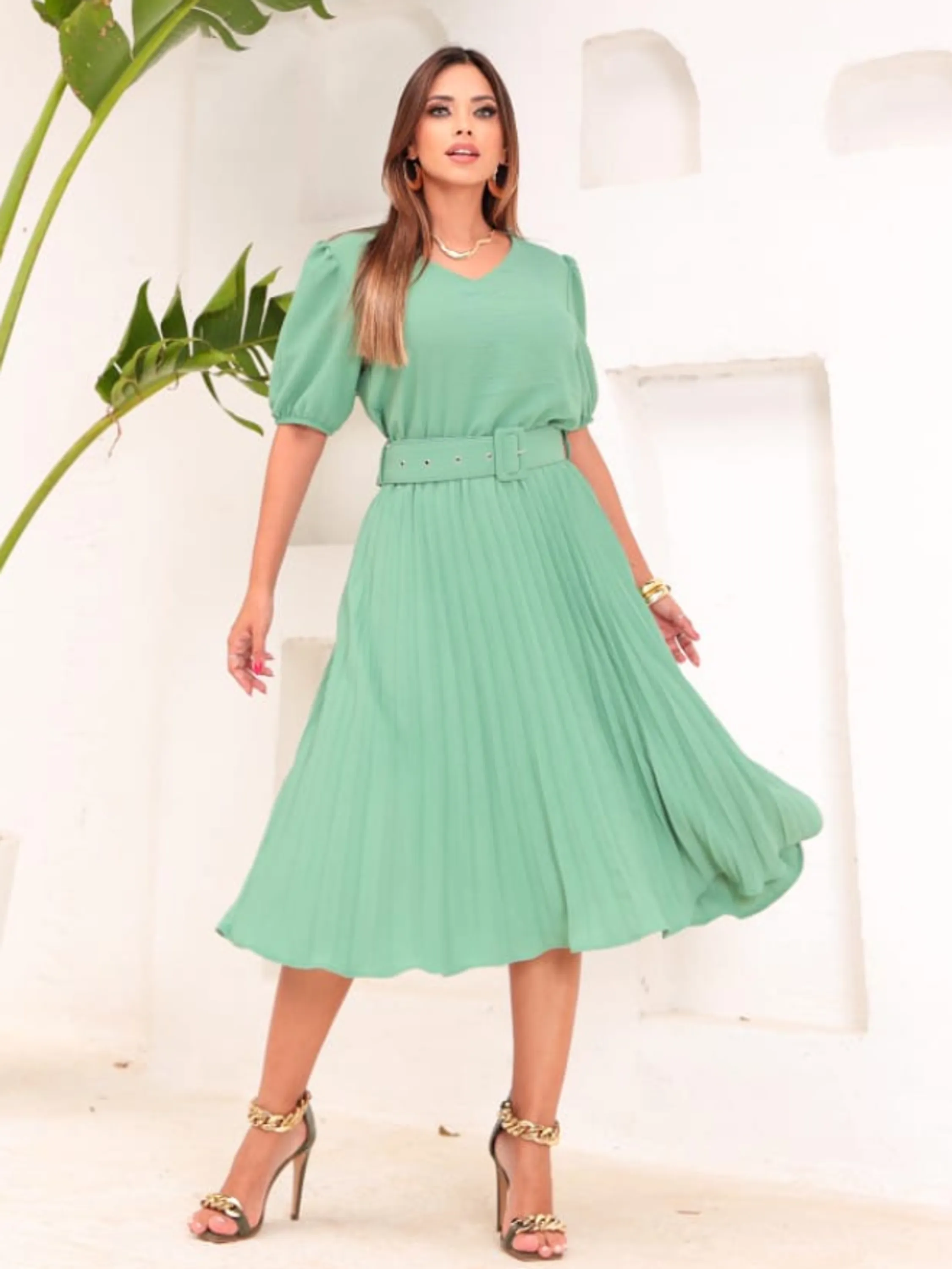 Vestido feminino com saia plissada (114)
