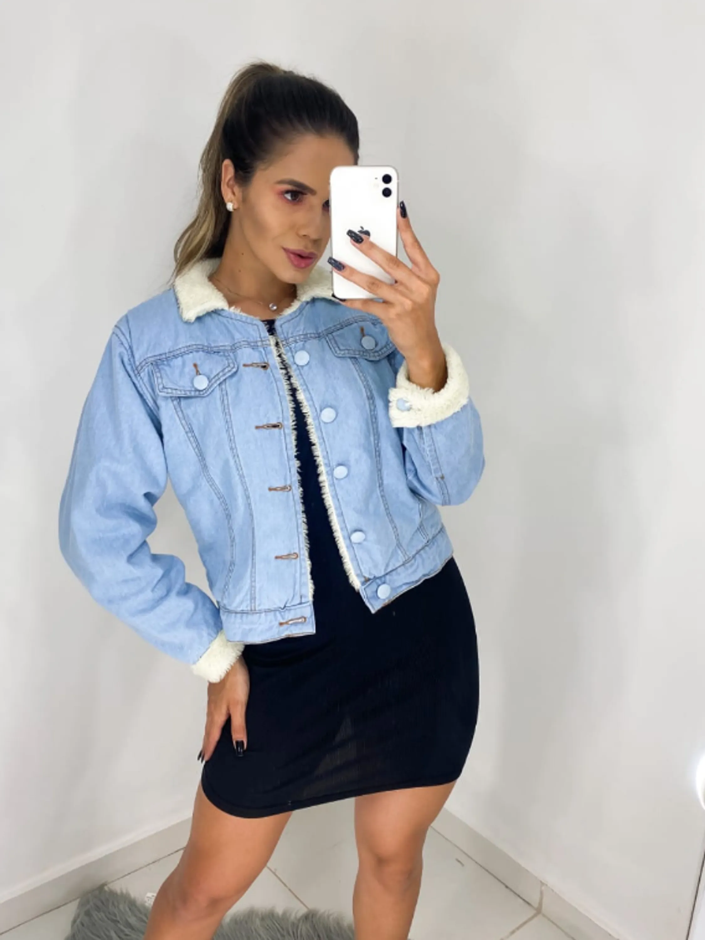 Jaqueta jeans pelinho feminina