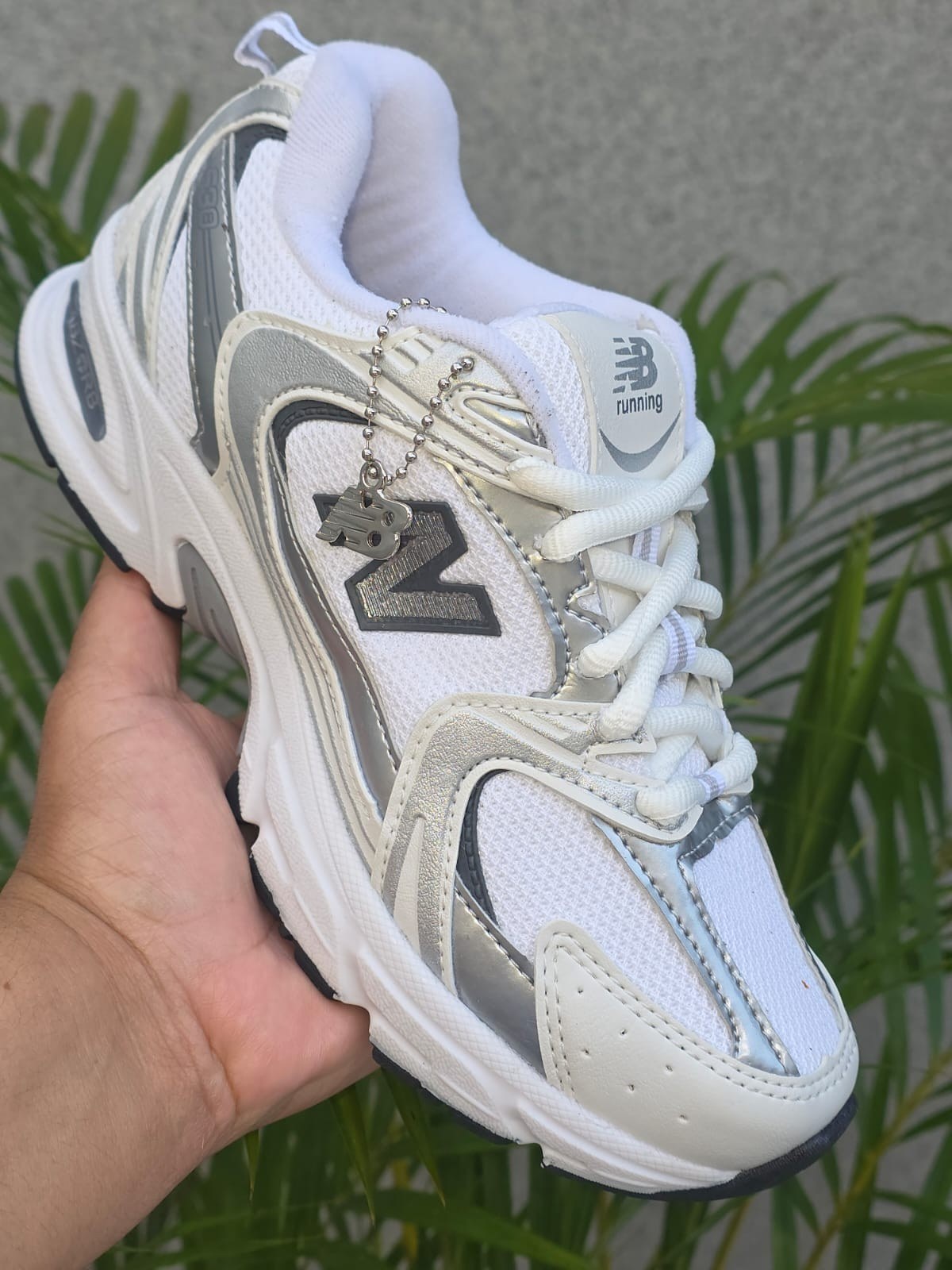 Tênis New Balance 530 com 2 cadarços