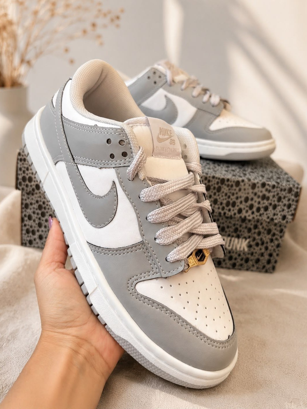 Tênis Nike acompanha 2 cadarços com caixa