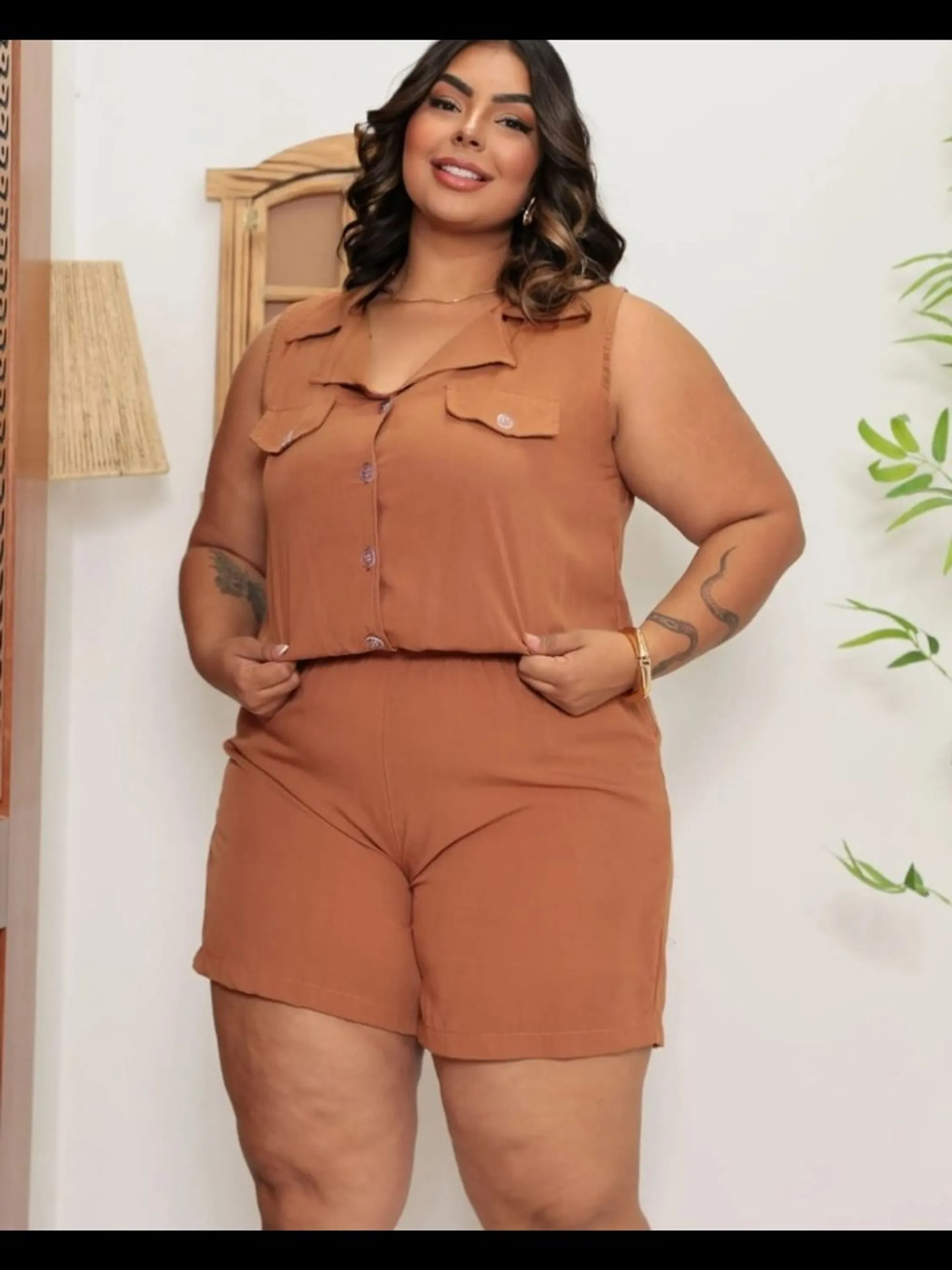 Macaquinho feminino de shorts  Plus size (120)