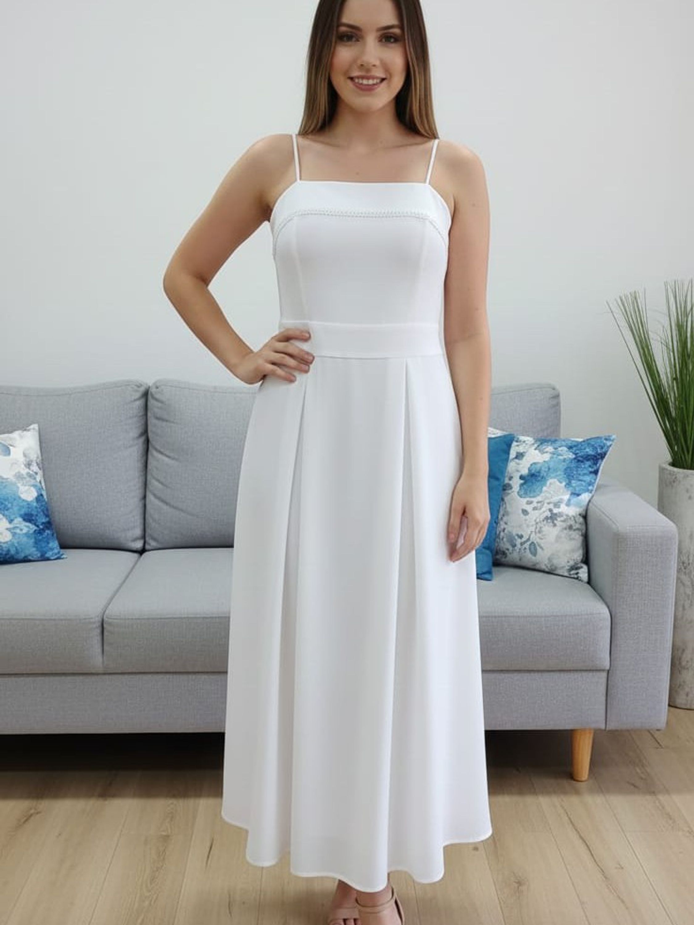 Vestido longo de alça .