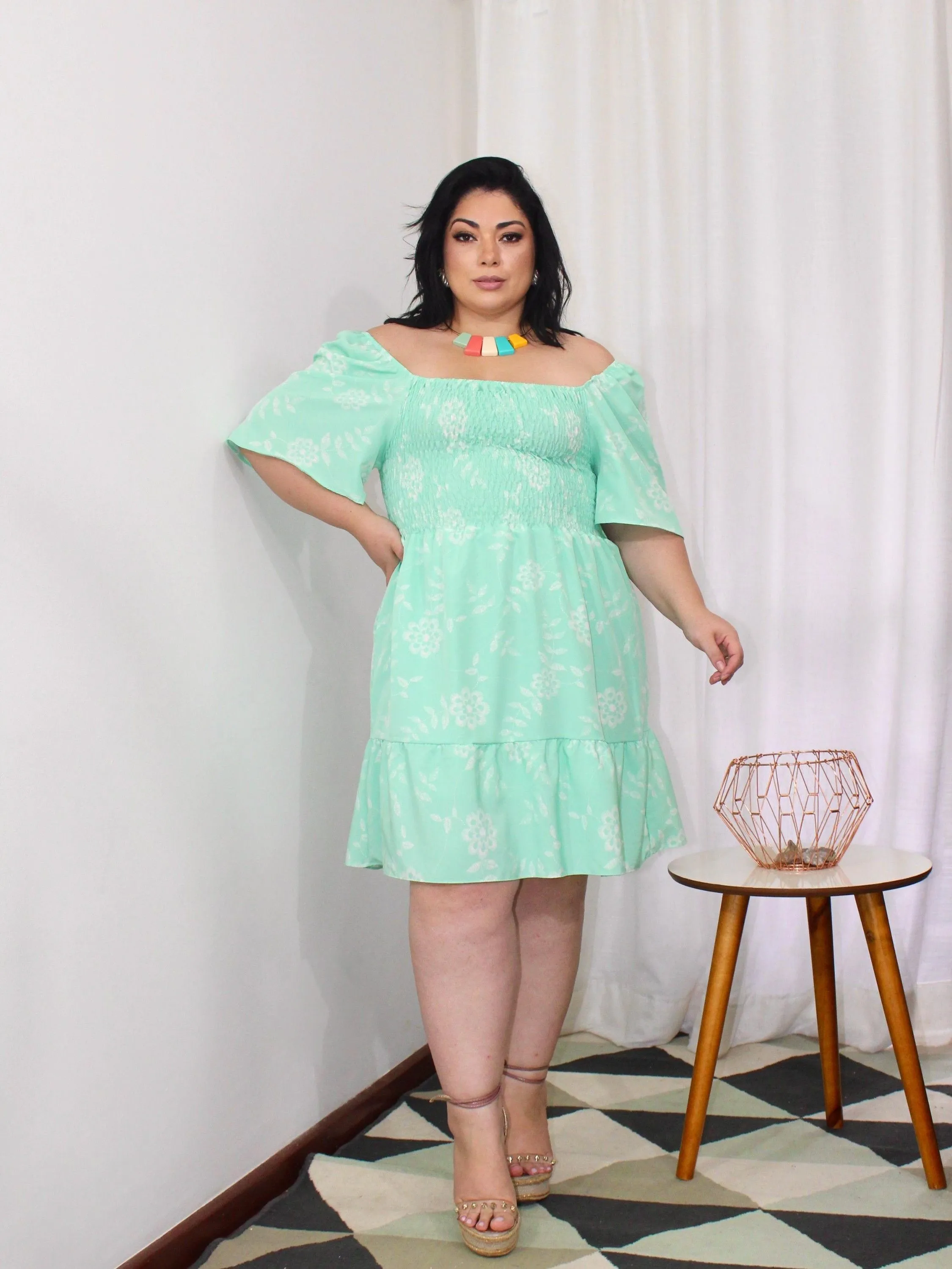 Vestido curto Plus Size