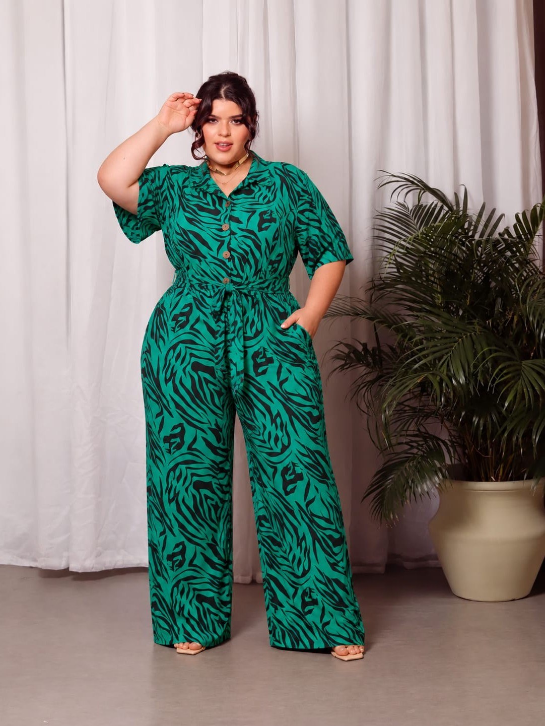 Macacão Plus Size de Botão