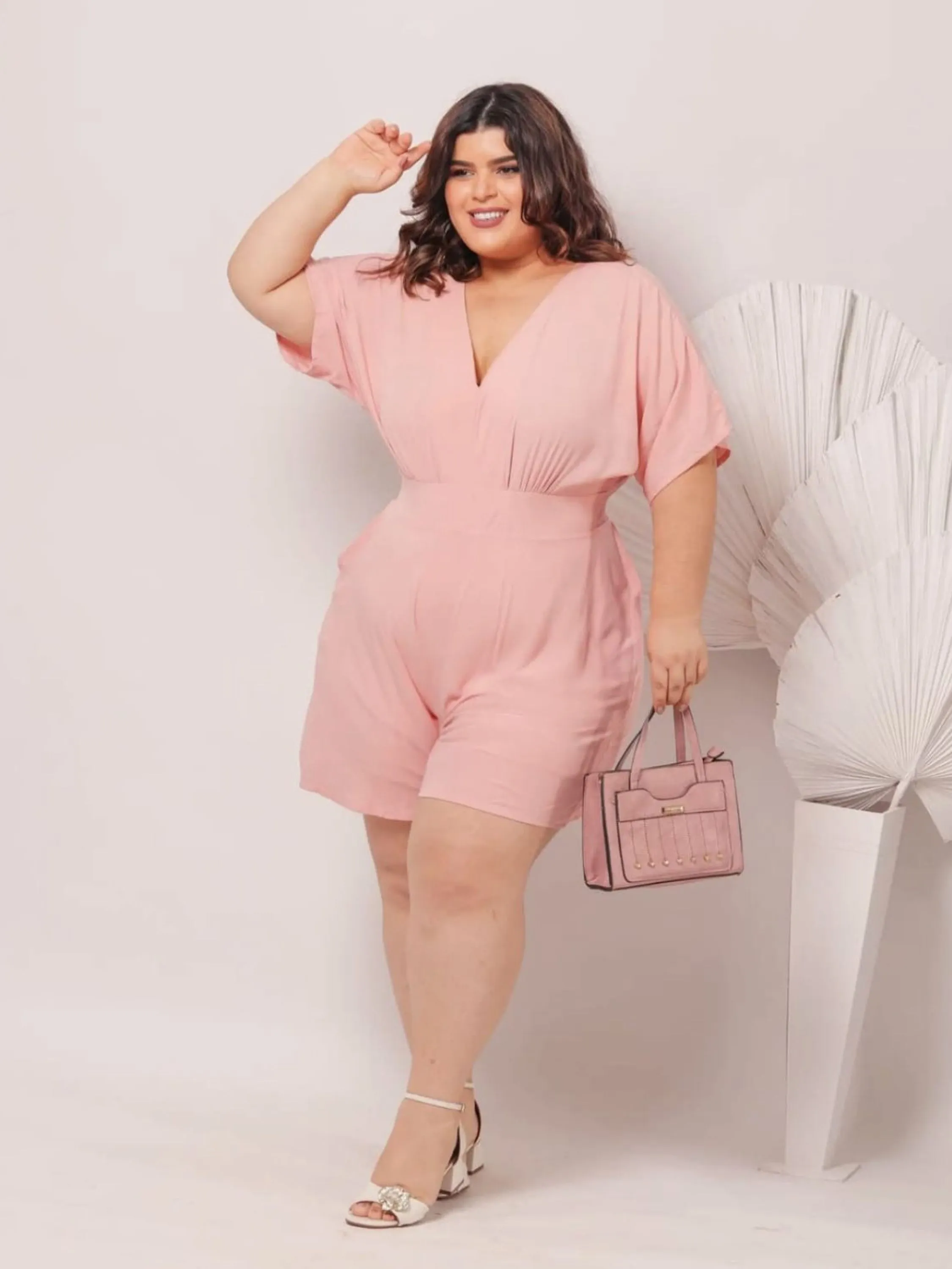 Macaquinho PlusSize de manguinha solto
