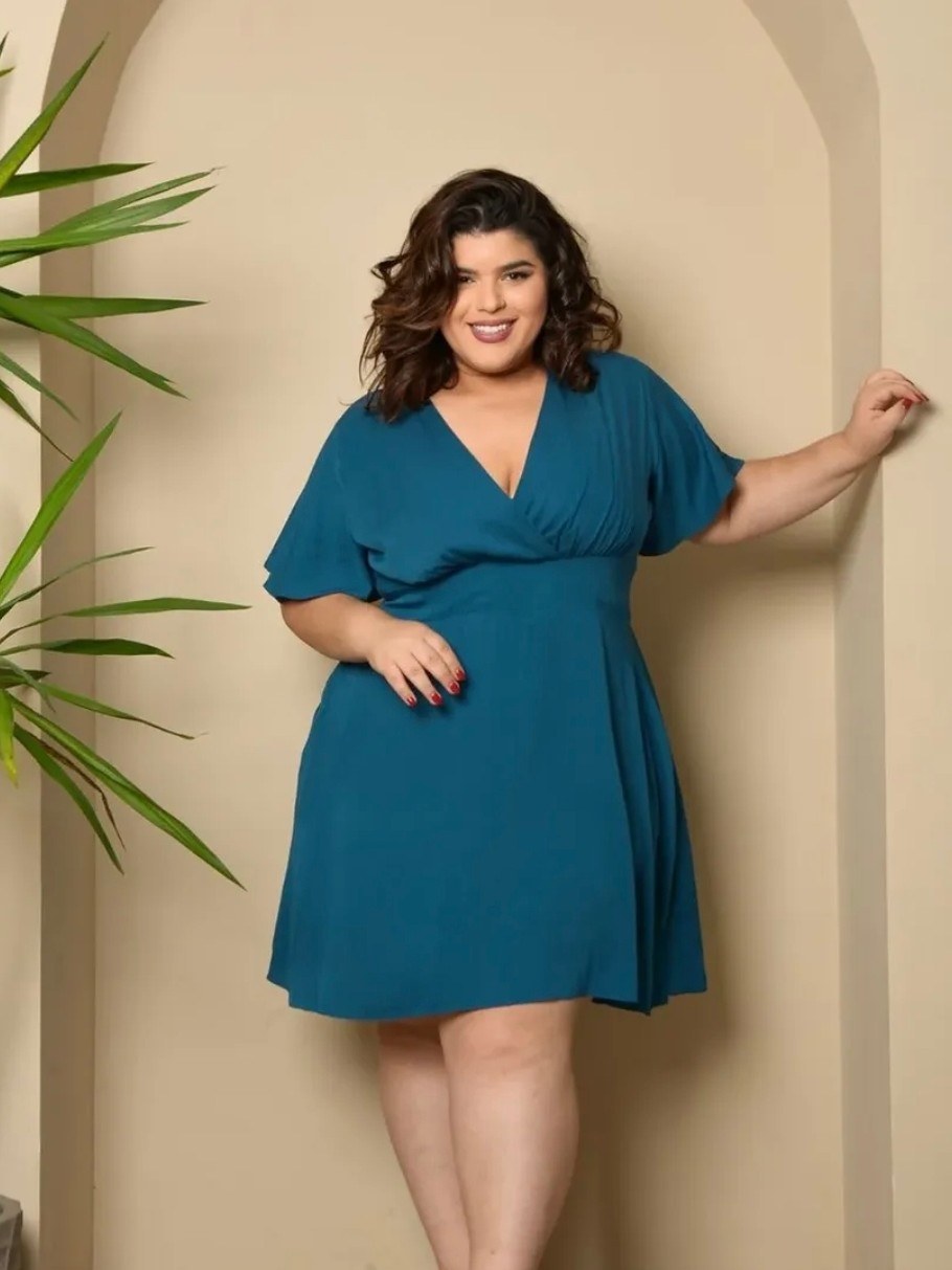 Vestido curto Plus size