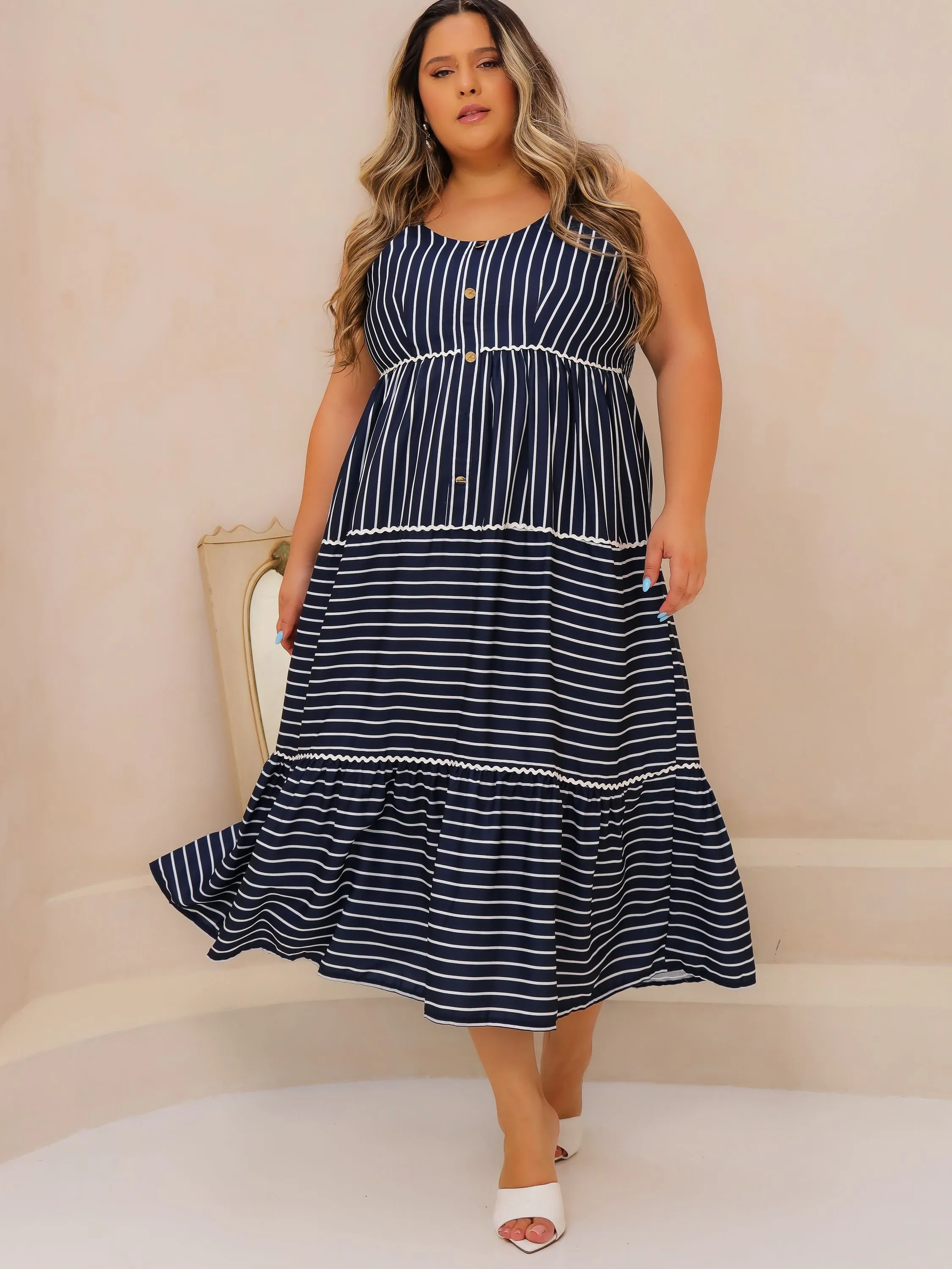 PL803 -  Vestido Plus Size  Midi Estampado Listrado Maré